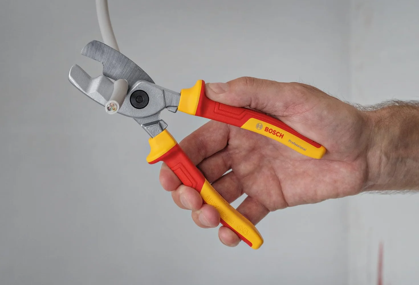 Bosch Professional Nożyce do kabli VDE – 200 mm