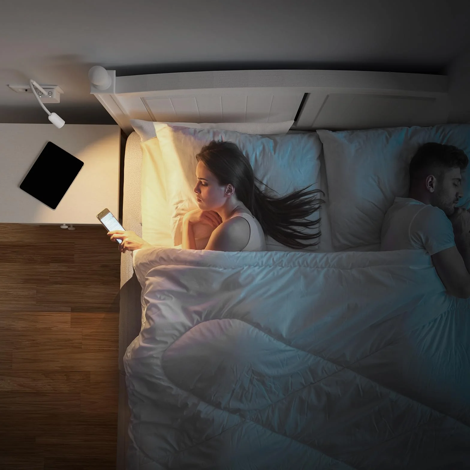 Lampka Nocna do Czytania Na Ścianę LED, Biała Lampa na Wysięgniku Ścienna do Czytania LED z Wtyczką, 3 Tryby Kolorów, Oświetlenie Punktowe 50°, Dwa Przełącznik Dotykowy