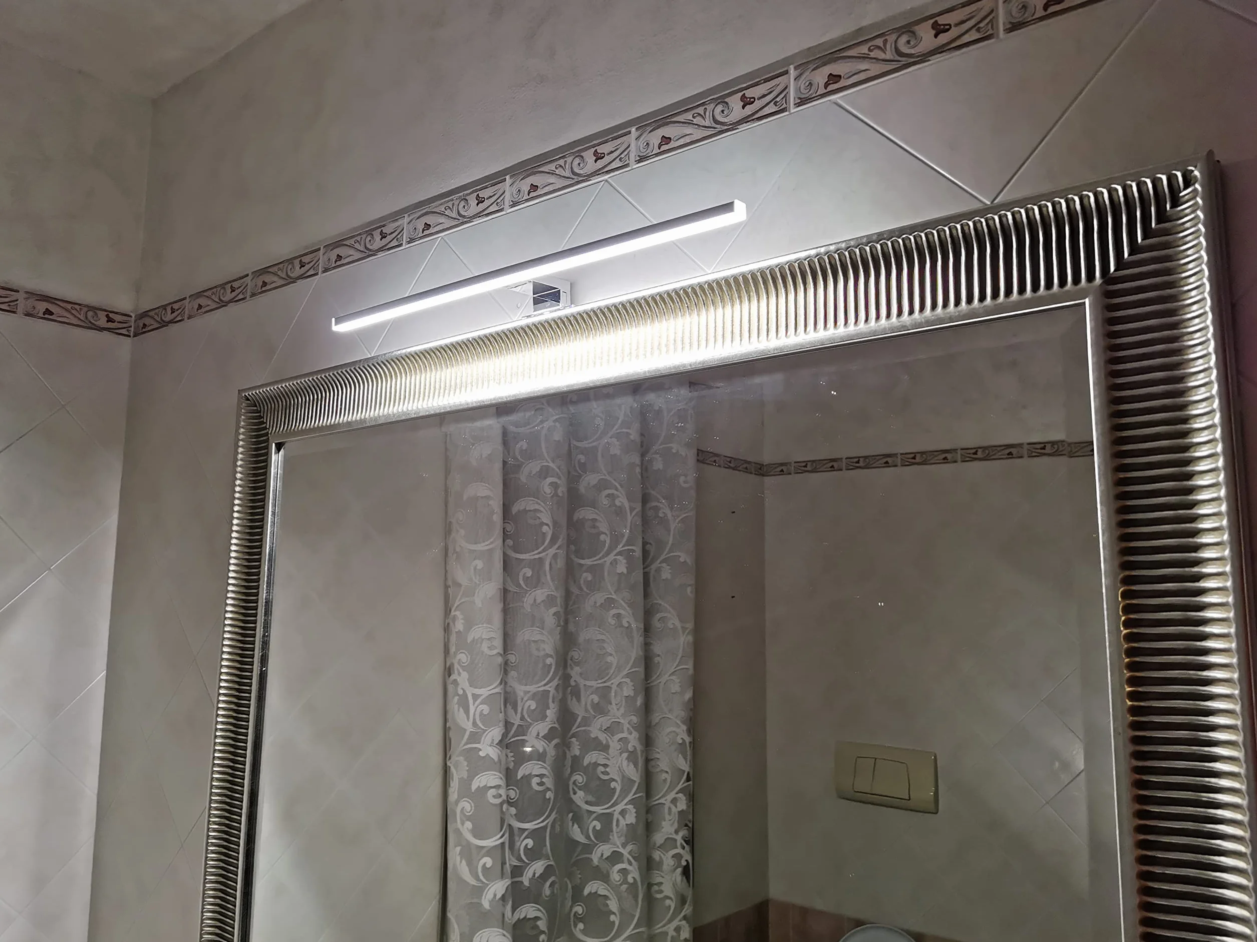 Oświetlenie lustra LED łazienka 10W 820LM 60cm neutralna biel 4000K Azhien, Slim 14mm szerokość montaż 3w1 IP44 230V kinkiet lampa lustrzana 600mm, bez migotania lampki lustrzane szafki łazienkowej