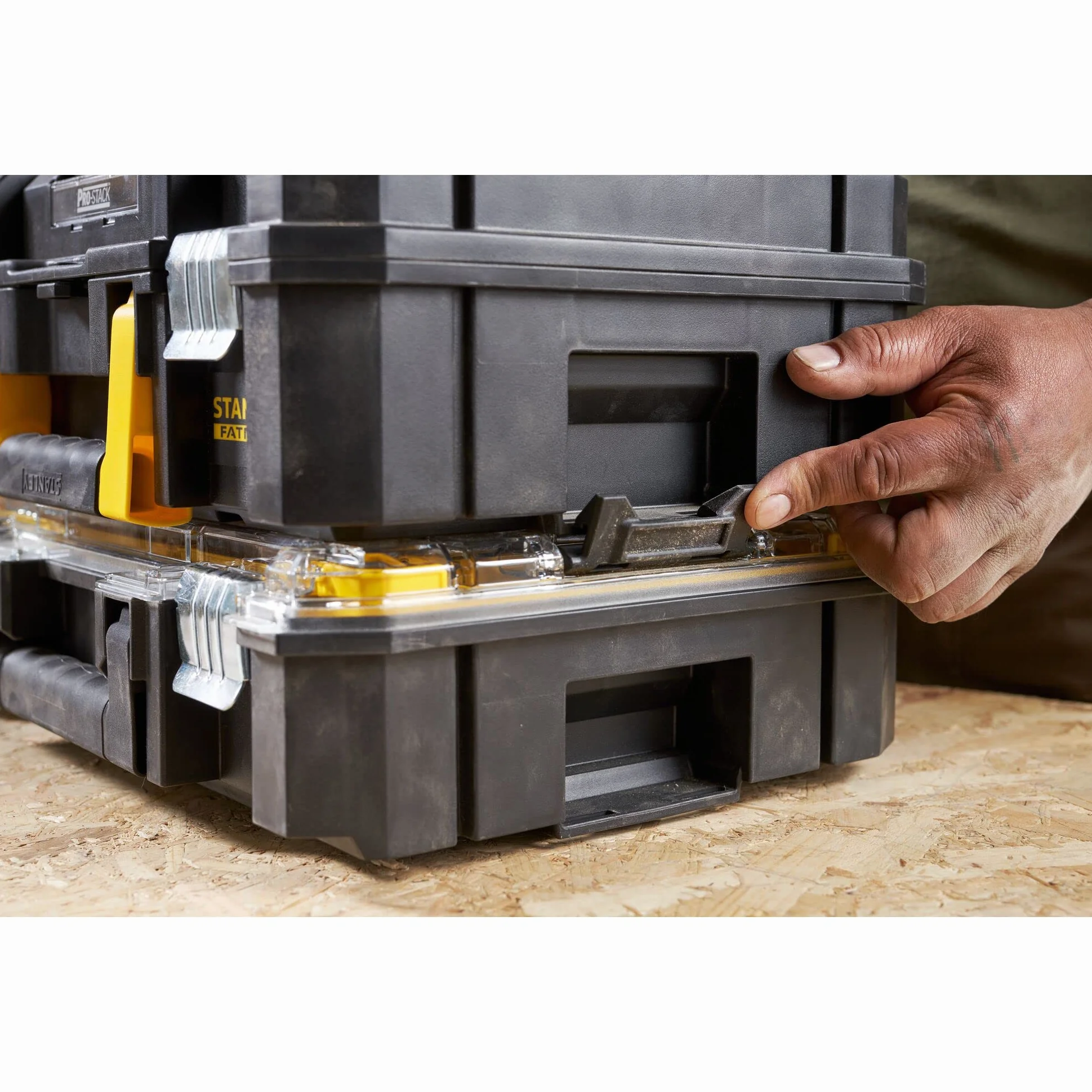 Stanley FatMax FMST82967-1 organizer na narzędzia z przezroczystą pokrywą, z 10 wkładami do sortowania różnych rozmiarów, można łączyć z innymi pudełkami Tstak