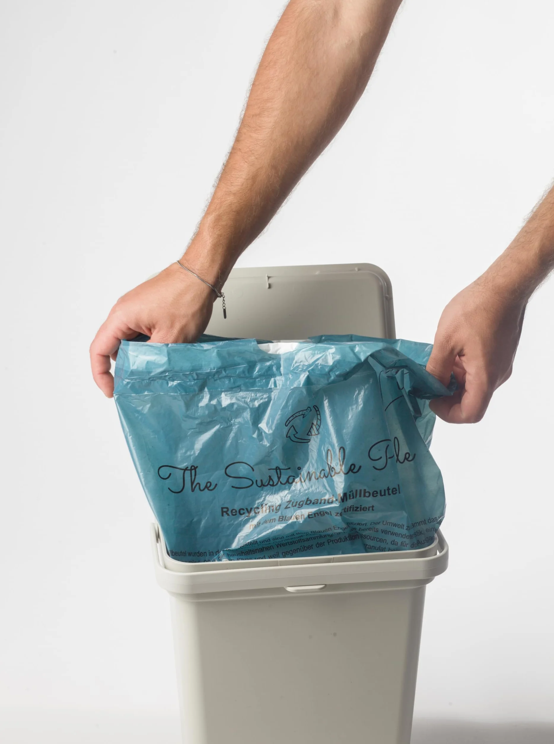 TSP worki na śmieci z recyklingu, 20 l, co najmniej 90% z odpadów pocztowych (PE), certyfikat Niebieski Anioł, bezpieczne i odporne na rozerwanie, do odpadów resztkowych i materiałów wtórnych (20 litrów (15 sztuk)