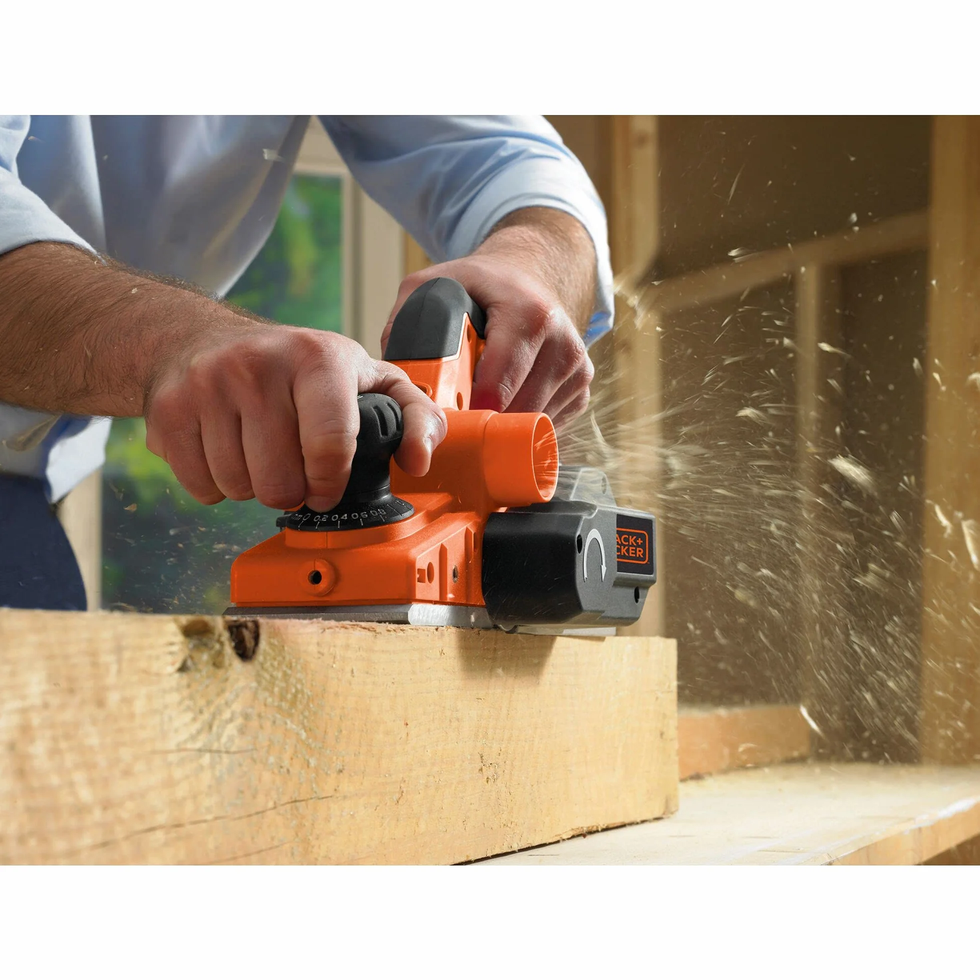 Black+Decker Strug (z akcesoriami, 750 W, odwracalny nóż z twardego metalu, regulowany wyrzut wiórów, worek na pył) KW750K