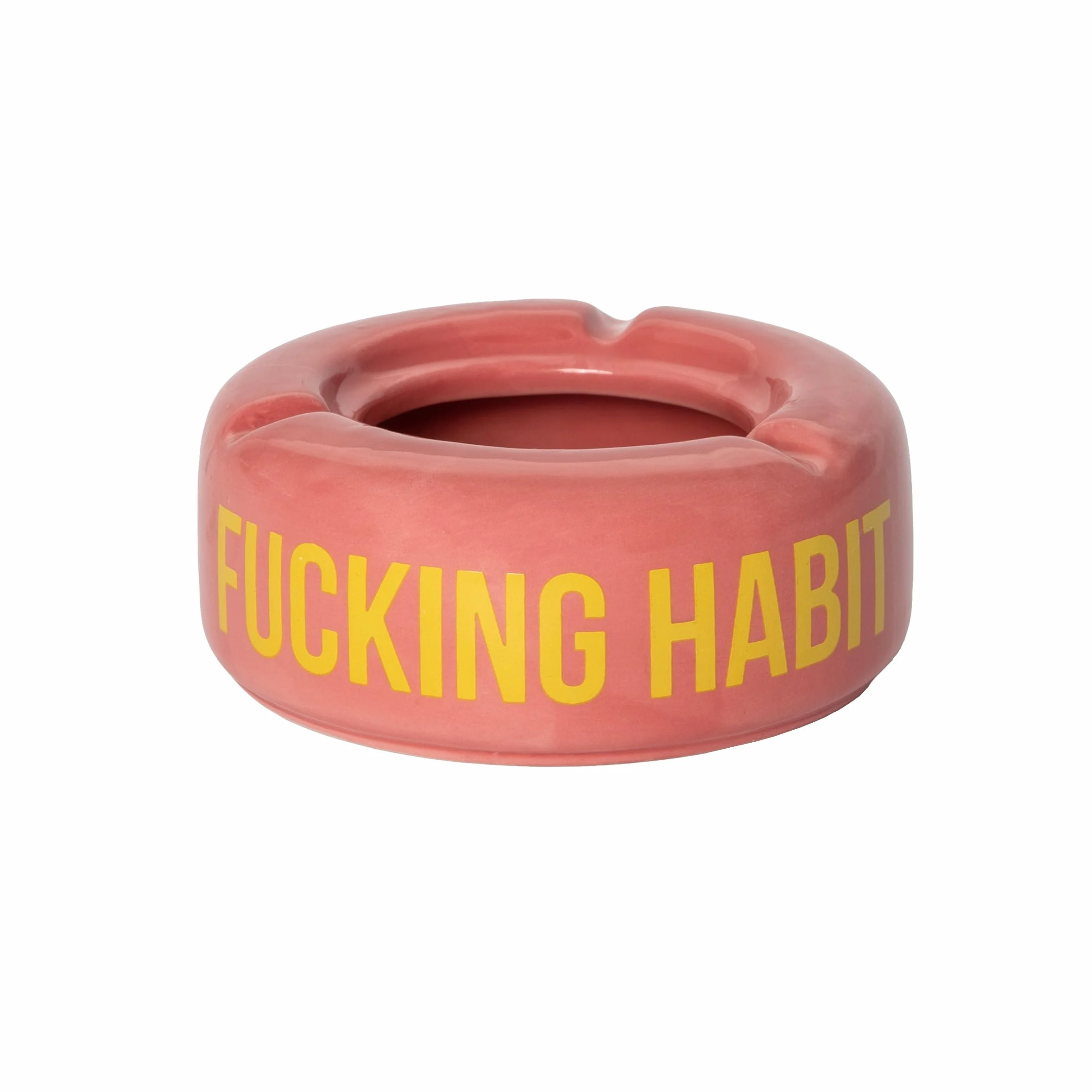 Fisura - Różowa popielniczka z napisem "F*cking habit". Oryginalne popielniczki z zabawną sentencją. Wykonane z ceramiki. Wymiary: 10 x 10 x 4 centymetry.