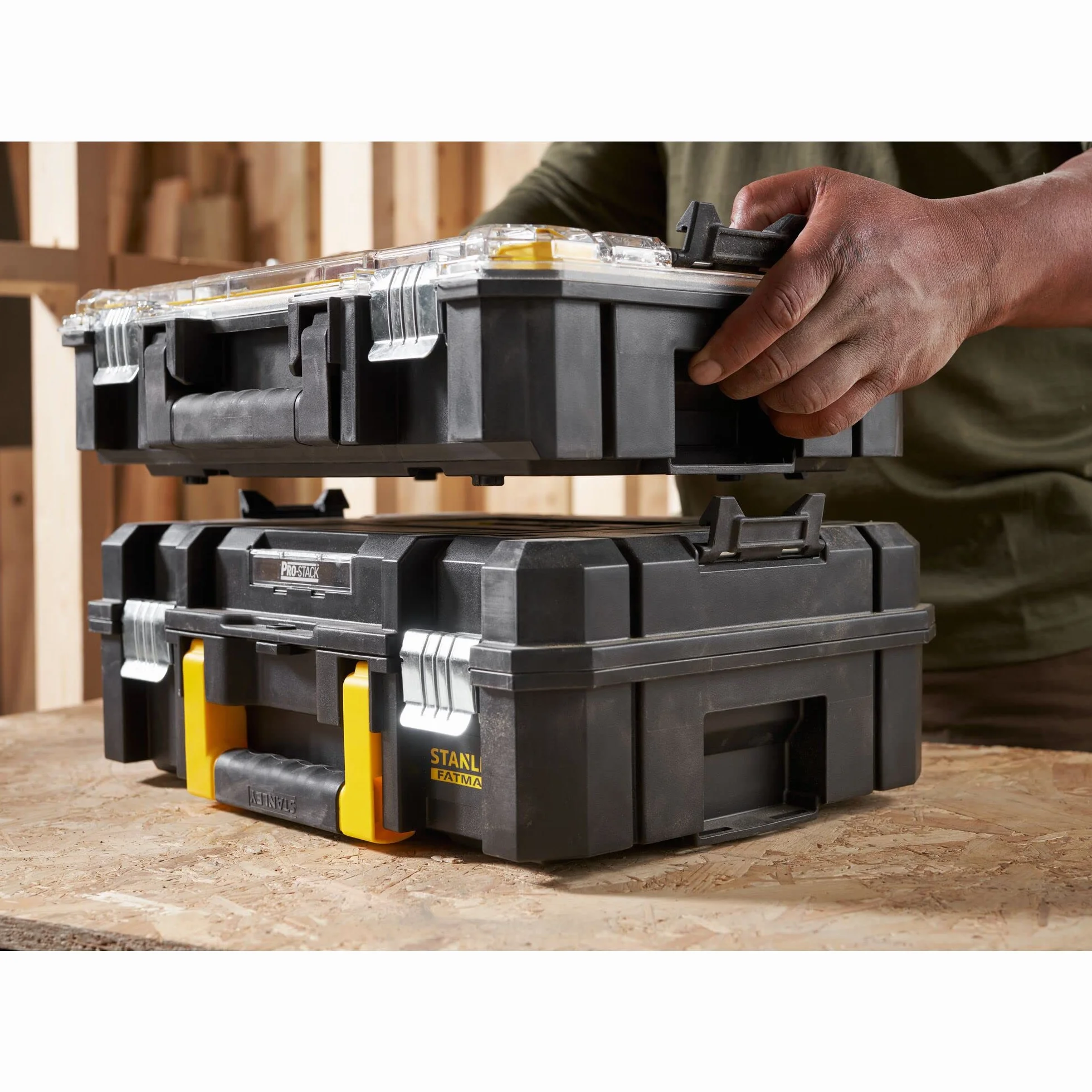 Stanley FatMax FMST82967-1 organizer na narzędzia z przezroczystą pokrywą, z 10 wkładami do sortowania różnych rozmiarów, można łączyć z innymi pudełkami Tstak
