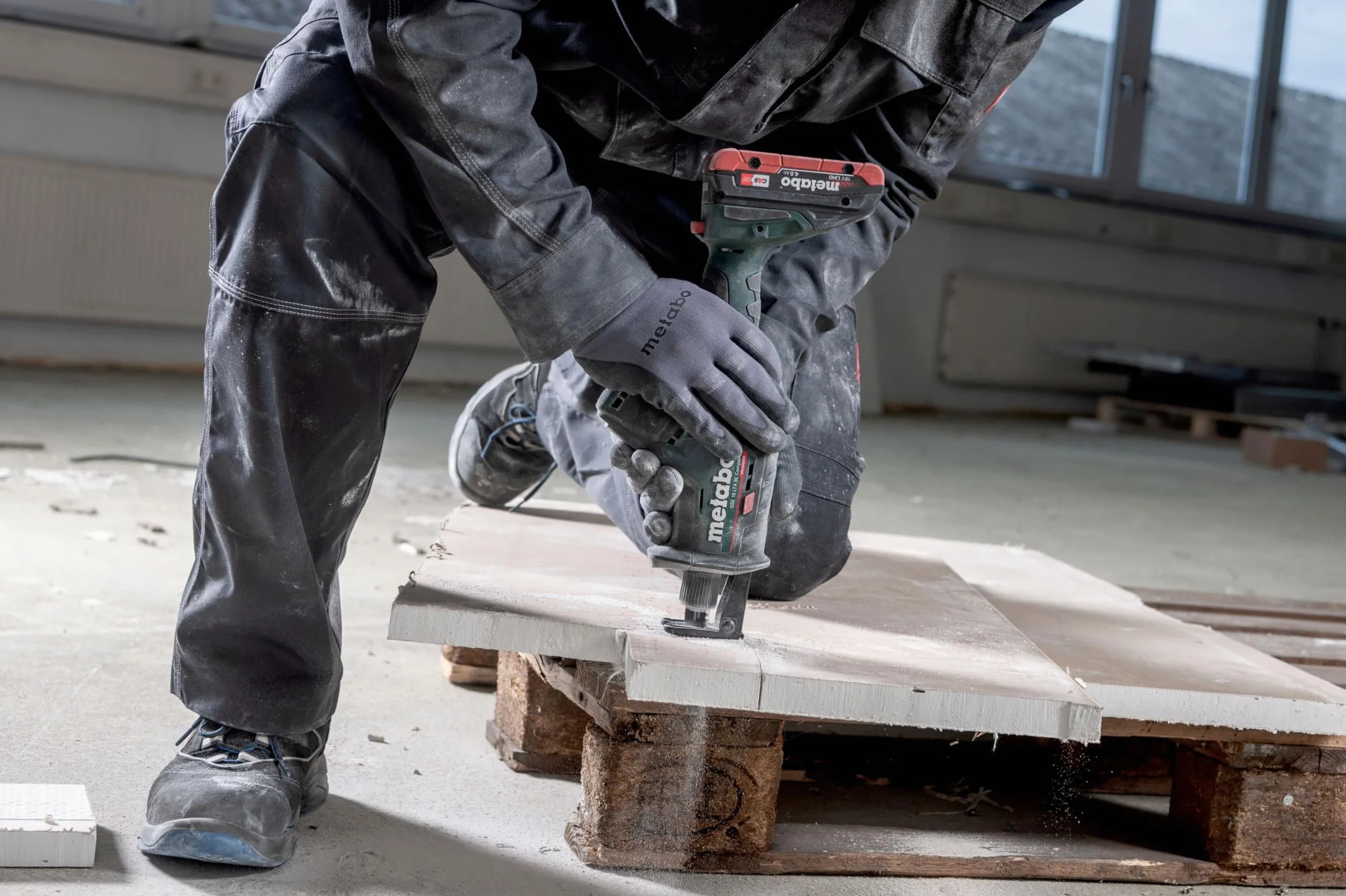 Metabo Akumulatorowa piła szablasta SSE 18 LTX BL Compact (602366840) 18 V; metaBOX 145, napięcie akumulatora: 18 V, prędkość skokowa przy biegu jałowym: 0-3000 /min, skok brzeszczotu: 16 mm