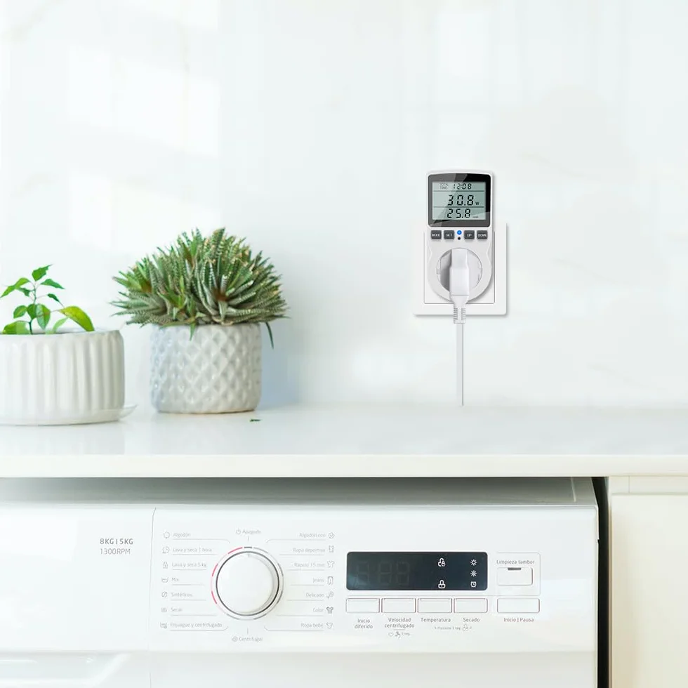 KETOTEK Miernik mocy z miernikiem mocy, licznik zużycia energii z wyświetlaczem LCD, gniazdko elektryczne ochrona przed przeciążeniem 3680 W (typ E)