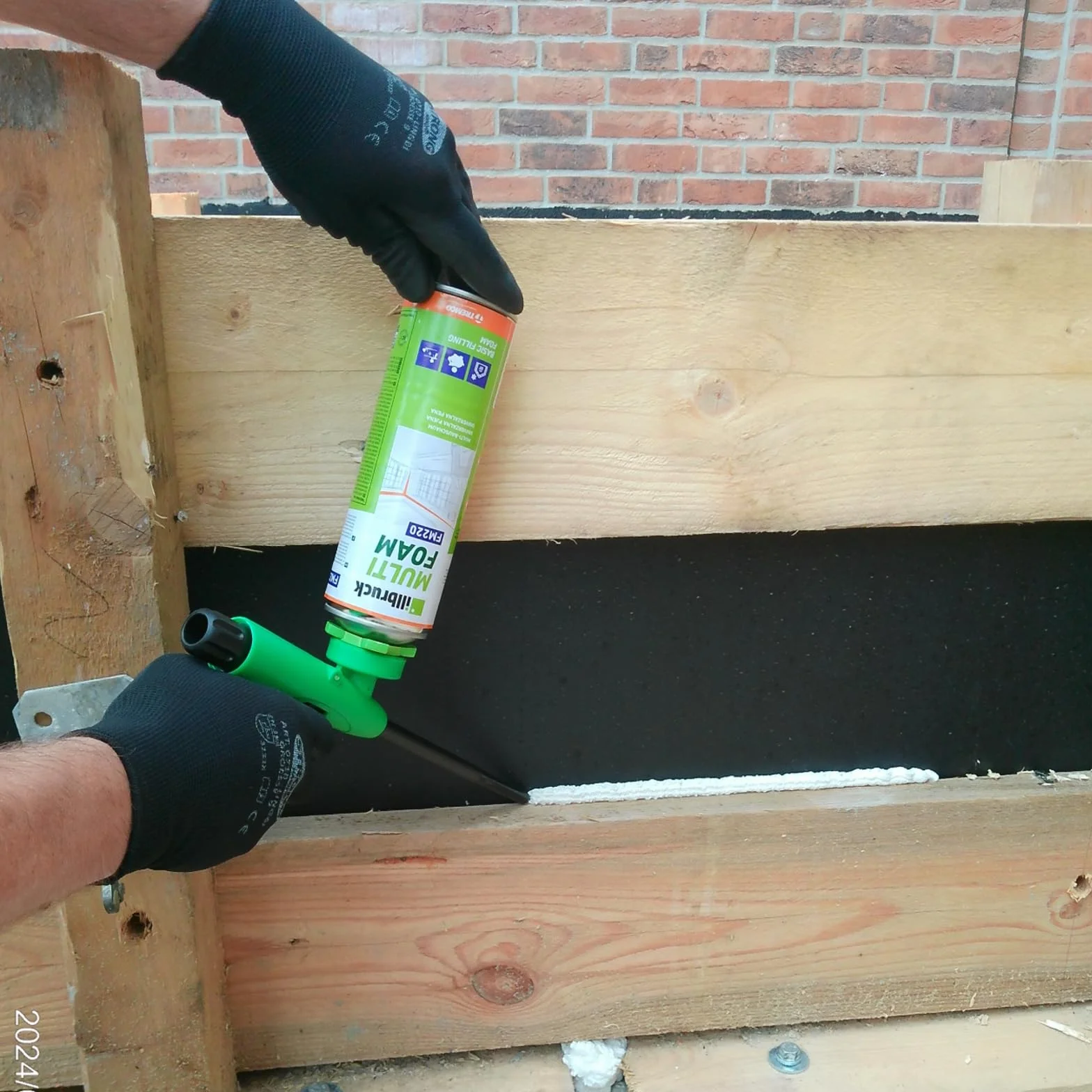 FM220 pianka montażowa, pianka pistoletowa, pianka okienna, wysoka izolacja akustyczna, izolacja cieplna, 500 ml, zestaw kombi (z środkiem czyszczącym AA290 + pistolet piankowy Profi Teflon, 3 x 500