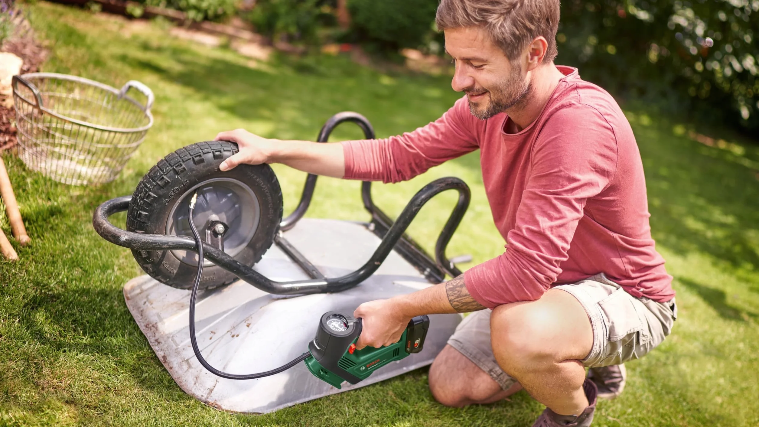 Bosch Sprężarka powietrza 18V 150 PSI 10.3 bar
