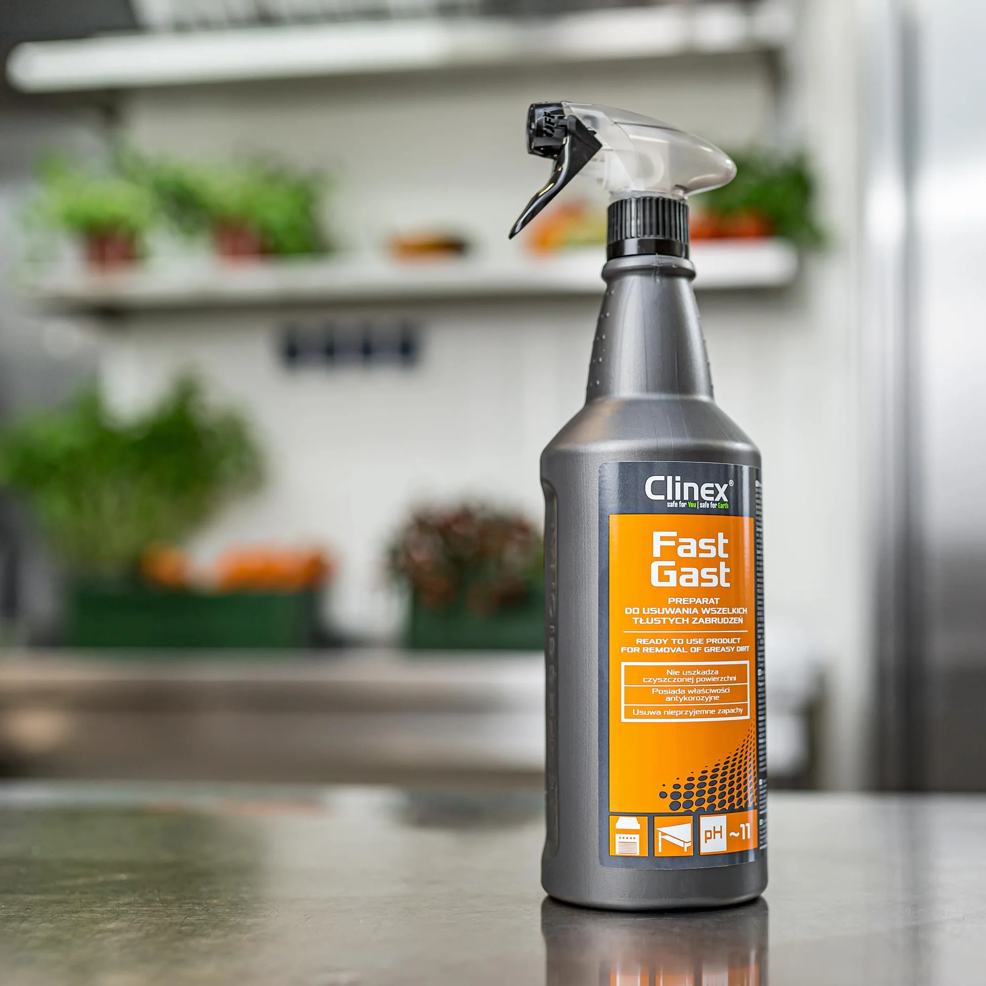 Clinex środek do usuwania tłuszczu "Fast Gast" 1 l w sprayu, skuteczny środek czyszczący do kuchni, odtłuszczacz o pięknym zapachu, wydajny środek czyszczący