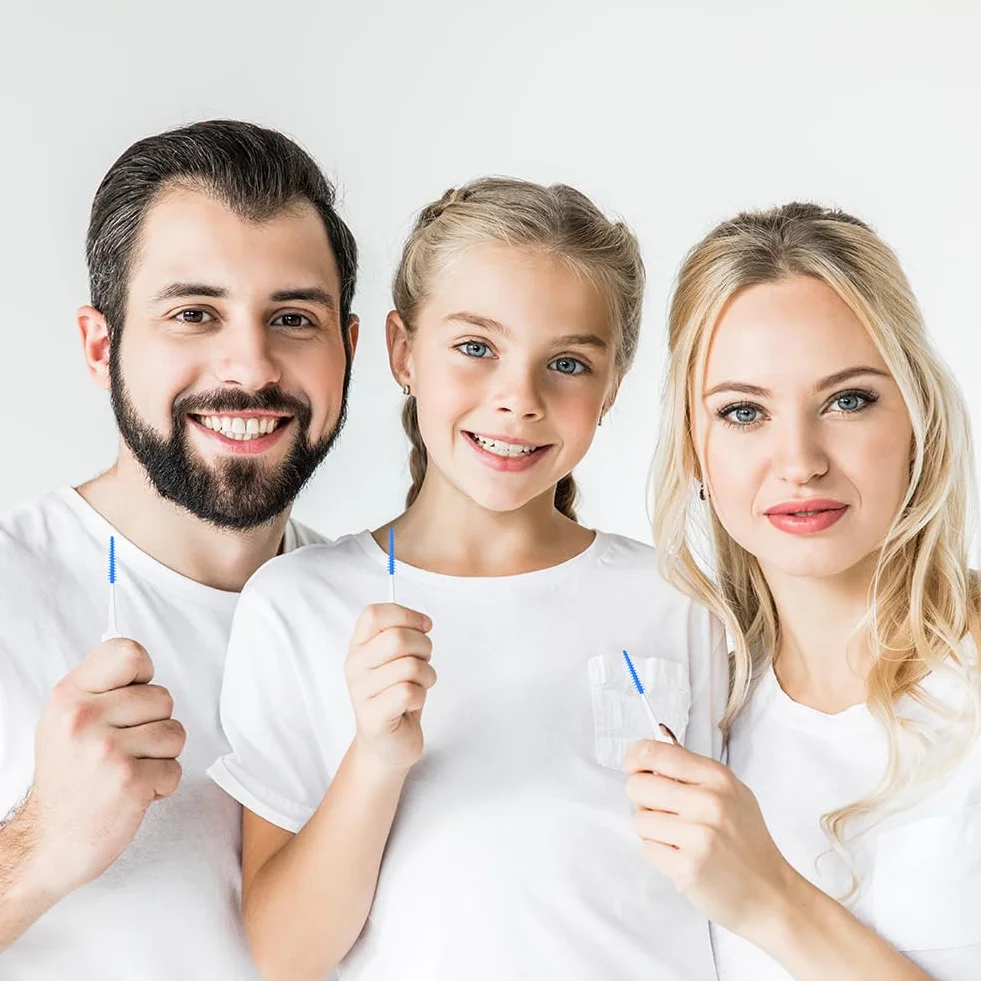 URAQT 220 sztuk szczoteczek międzyzębowych dwóch zastosowań, silikonowe patyczki z nicią dentystyczną z etui do przechowywania, wydajne czyszczenie między zębami, przenośna szczoteczka do szczelin