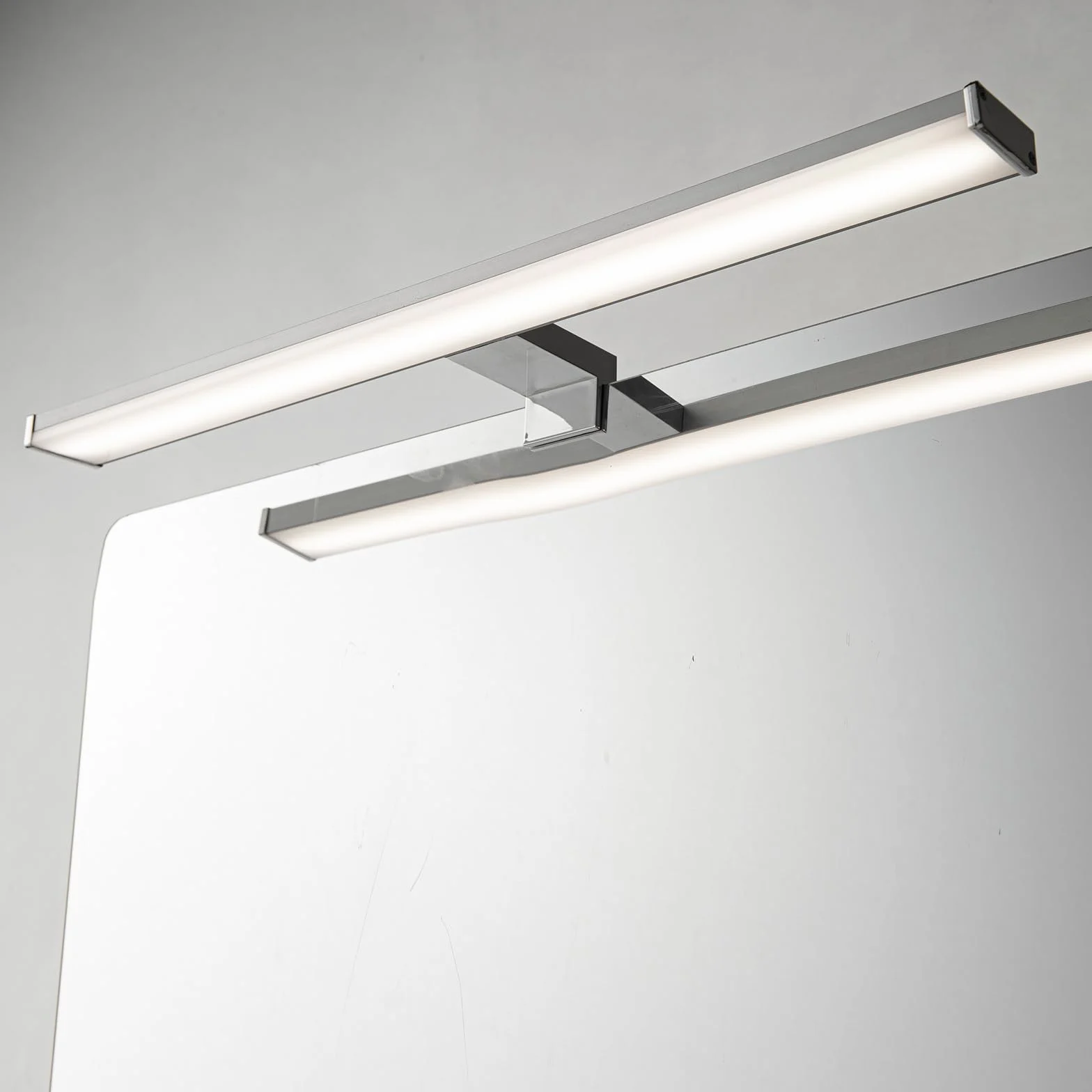 Alpinaluz Lampa ścienna LED do lustra łazienkowego, neutralne białe światło, 4000 K, IP44, aluminiowa obudowa i chromowany uchwyt z poliwęglanu, montaż na ścianie lub szafce (50 cm, 12 W)