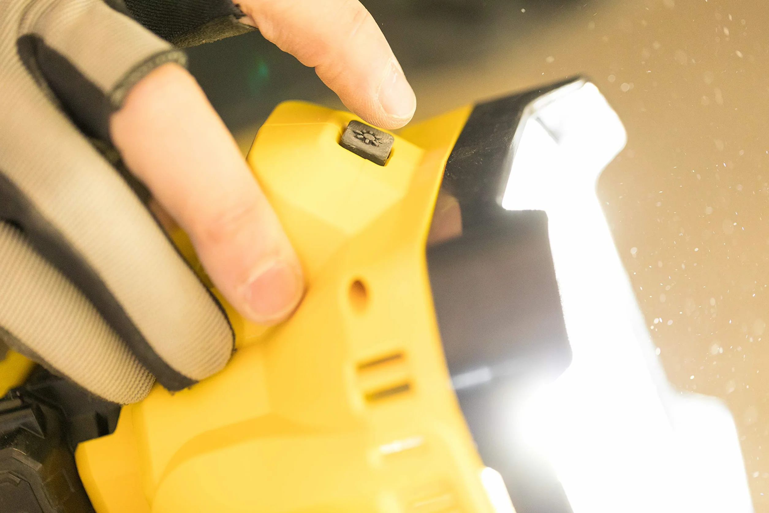 Stanley FatMax FMCL001B akumulatorowy reflektor budowlany (18 V, obracana głowica, zmienne natężenie światła, dostawa bez akumulatora i ładowarki)