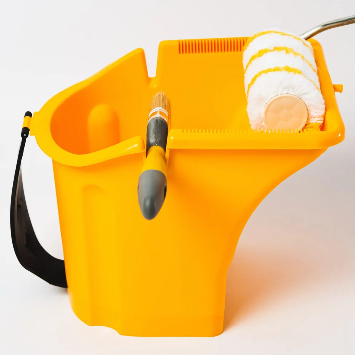 HARDY WORKING TOOLS Wiadro na farbę z 5 przezroczystymi wkładkami, 2 l kubki, regulowany uchwyt, wiadro z tworzywa sztucznego, wiadro budowlane ze specjalnymi rowkami, żółty, A0146-329901