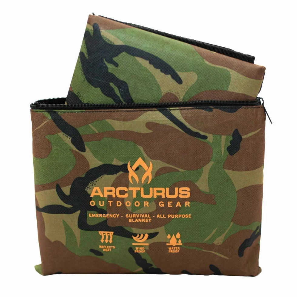 Arcturus Wytrzymały koc survivalowy, izolowana termiczna plandeka odblaskowa, 152 x 208 cm, na każdą pogodę, koc awaryjny wielokrotnego użytku do samochodu lub na kemping (leśny moro)