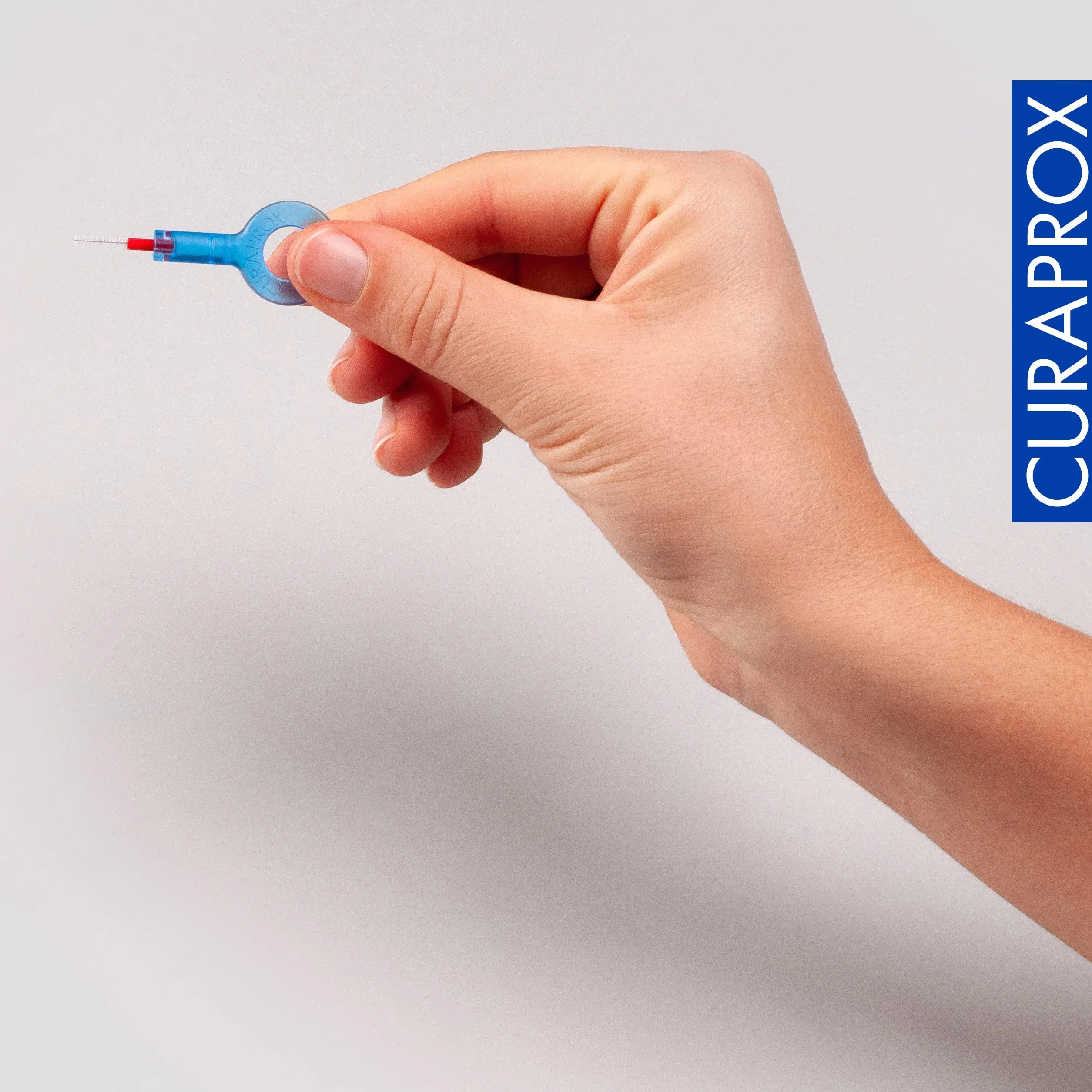 Curaprox Szczotki międzyzębowe CPS Prime Plus Mix-set/Średnica 0,6-1,1 mm/skuteczność 2,2-5 mm/Zestaw z 5 szczotkami Międzyzębowymi i uchwytem UHS 451 / Made in Switzerland