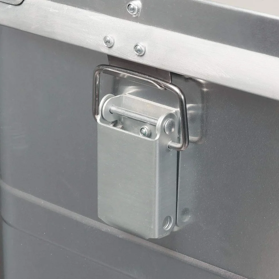 Aluminiowe pudełko z narożnikami do układania w stos, dł. x szer. x wys. 685 x 490 x 340 mm, 93 l, pyłoszczelne/odporne na zachlapanie