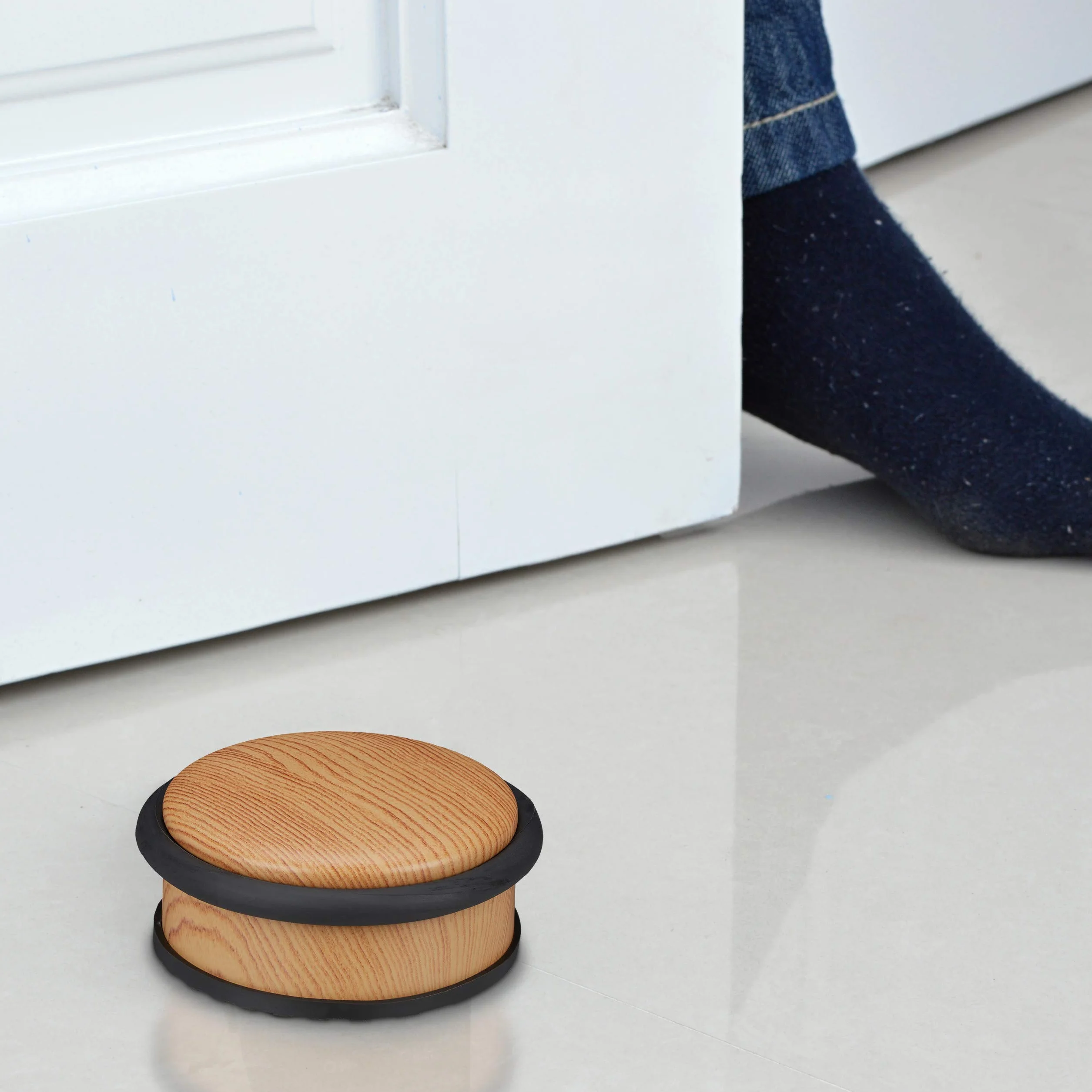 Relaxdays płaski stoper do drzwi, blokada drzwiowa o wyglądzie drewna, gumowe zabezpieczenia, ∅ 10,5 cm, jasnobrązowy