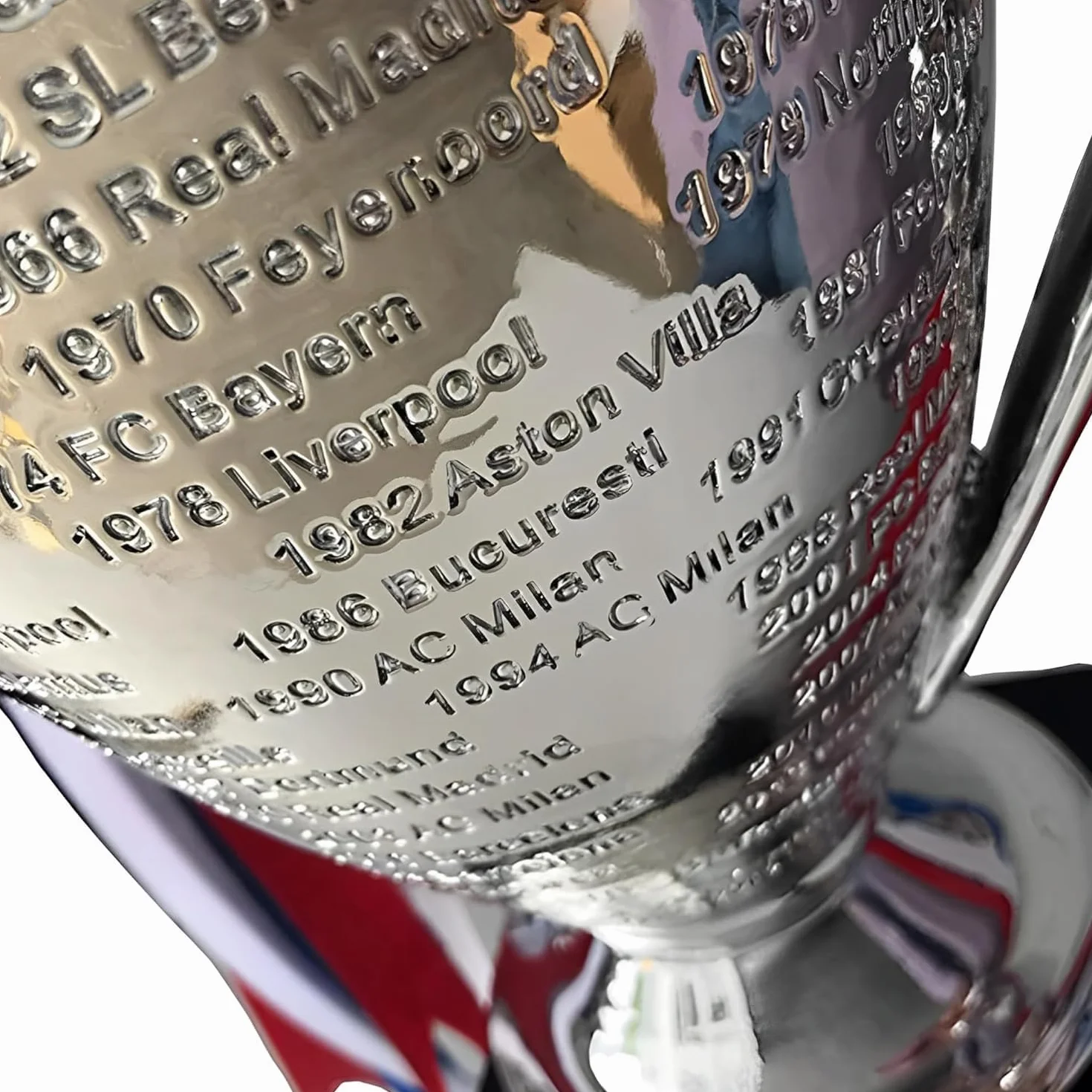 Mistrz Europy w piłce nożnej, żywica replika ligi św. Bernardyna, srebrny z niebieskimi wstążkami dla drużyny ligi fanów sportu