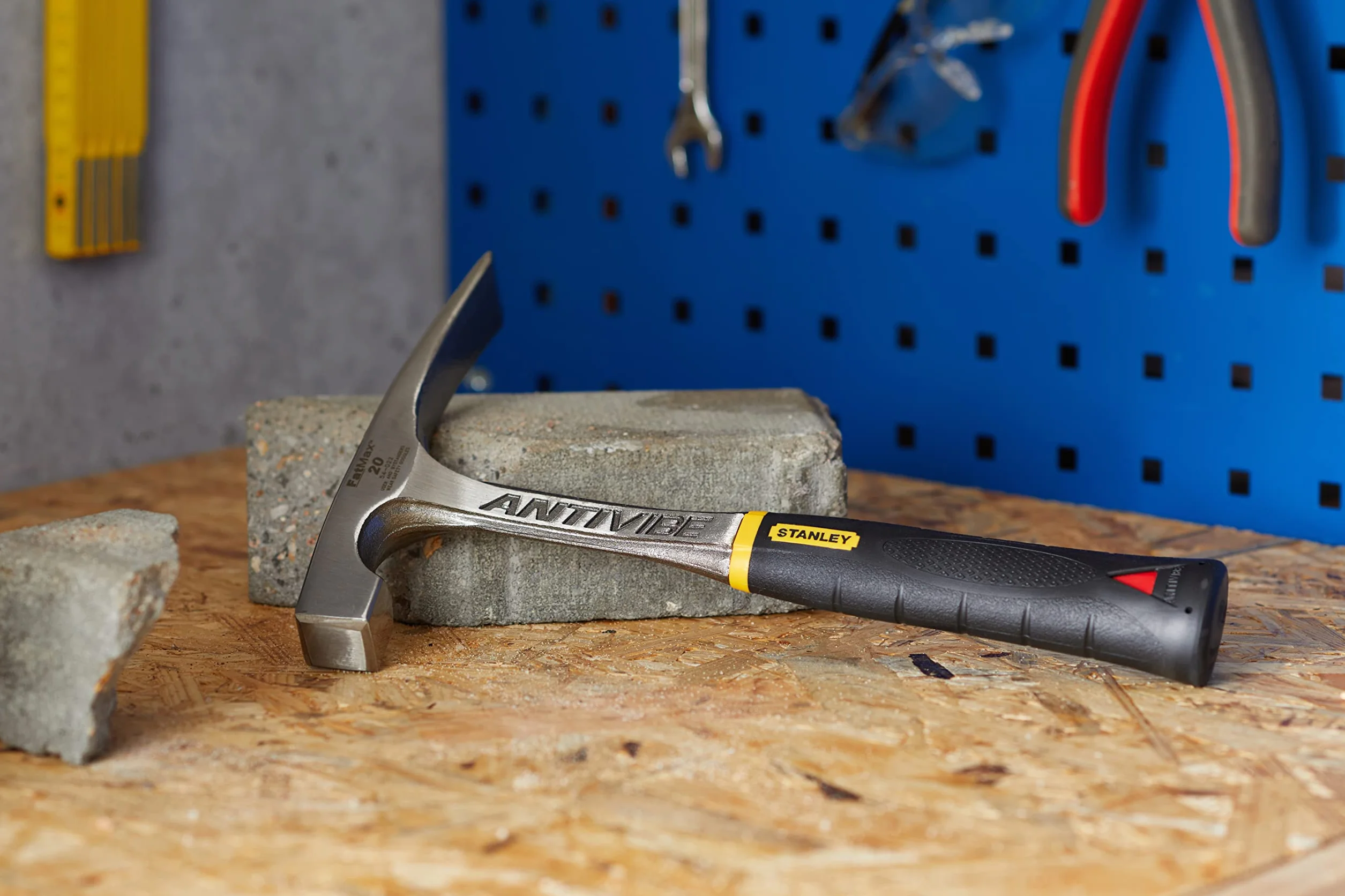 STANLEY, Młotek murarski AntiVibe 570g, 1-54-022