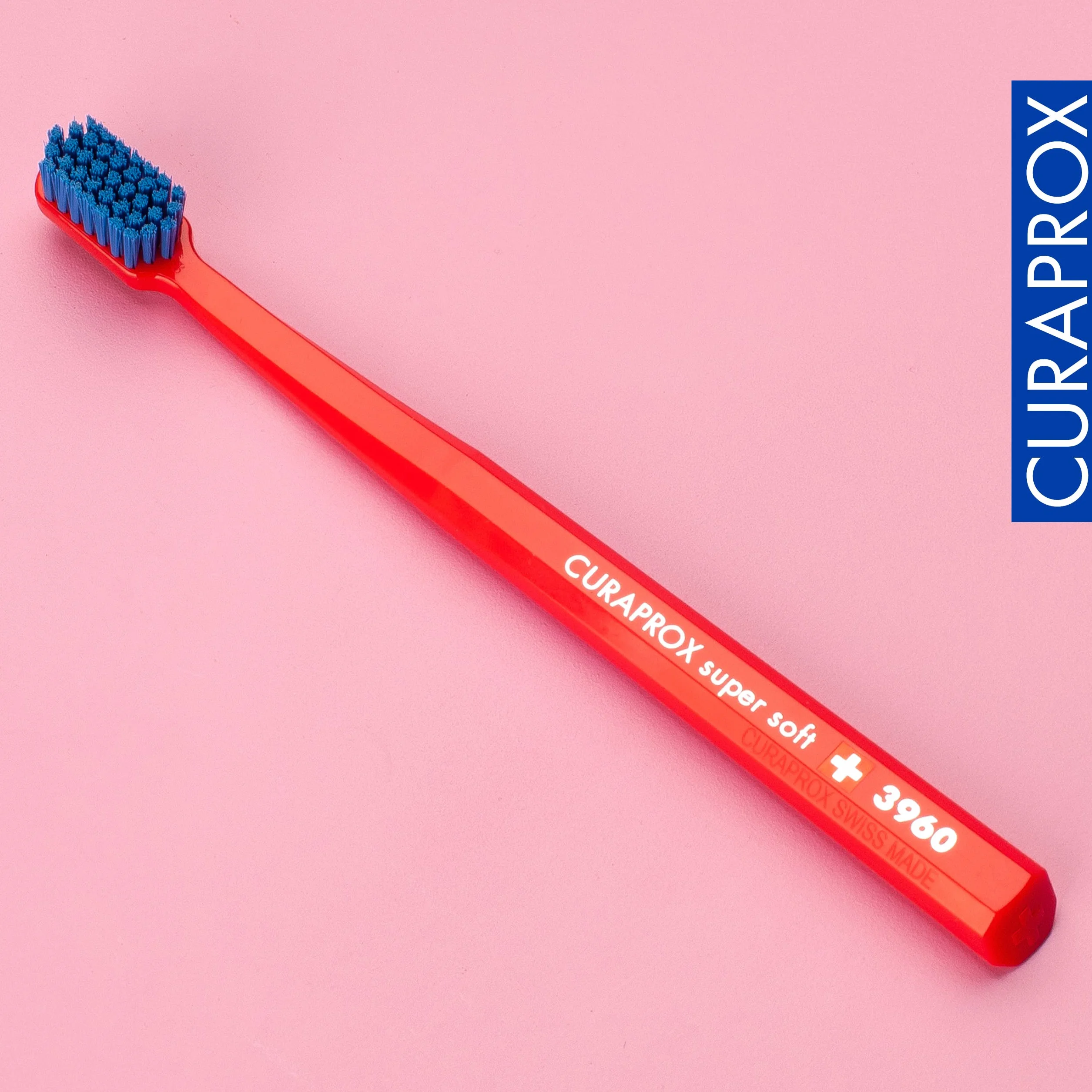 Curaprox CS 3960 Super Miękka Szczoteczka do zębów/delikatne czyszczenie z Super miękkim włosiem 0.12 mm/pojedyncze opakowanie, Czerwony/Niebieski/Made in Switzerland