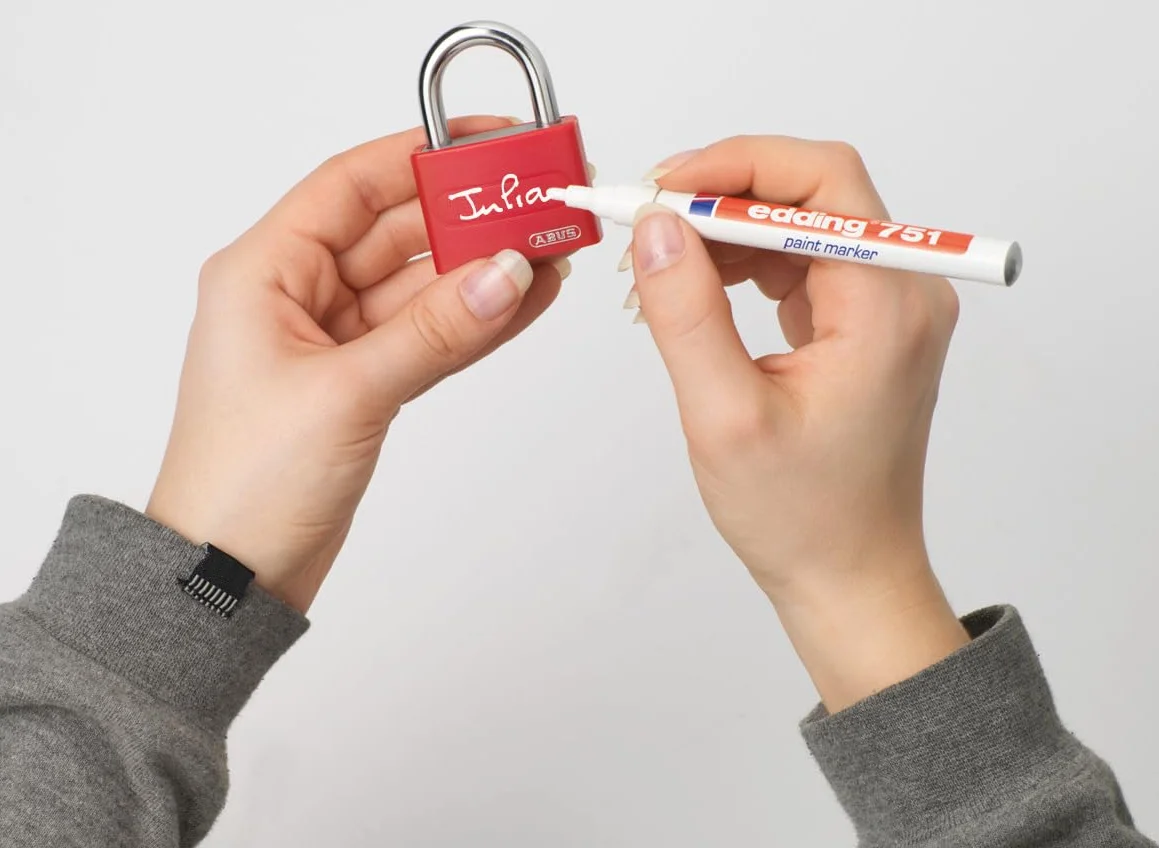 ABUS Kłódka T65AL/40 myLOCK – możliwość indywidualnego zapisu – zamek do szafki – masywny aluminiowy korpus – ABUS poziom bezpieczeństwa 5 – żółta