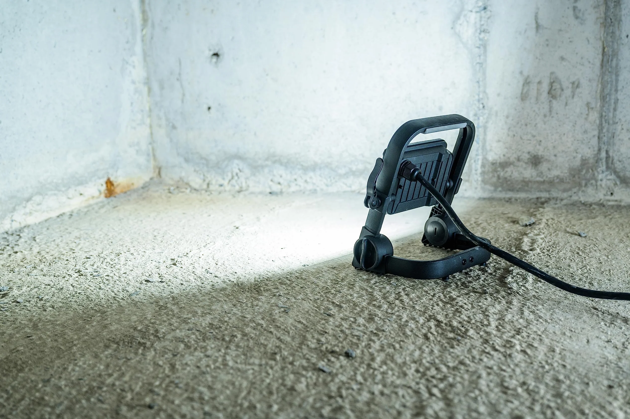 Brennenstuhl Mobile led Work Light JARO 3060 M/Spotlight for outdoor use IP65 (Floodlight 20W with 2m cable, quick release fastener, 2300lm)