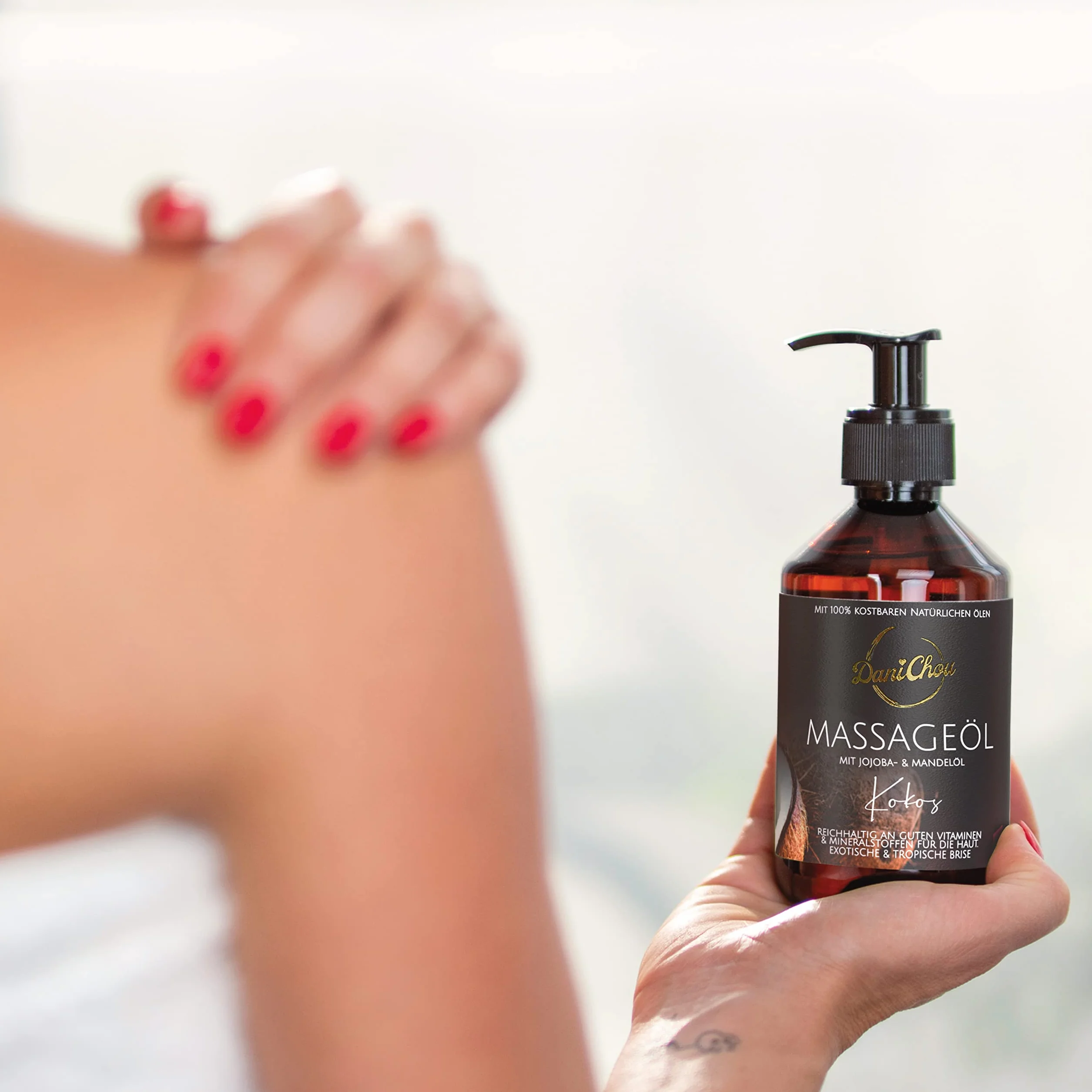 Olejek kokosowy do masażu 250 ml z olejkiem jojoba i migdałowym 100% naturalny wegański