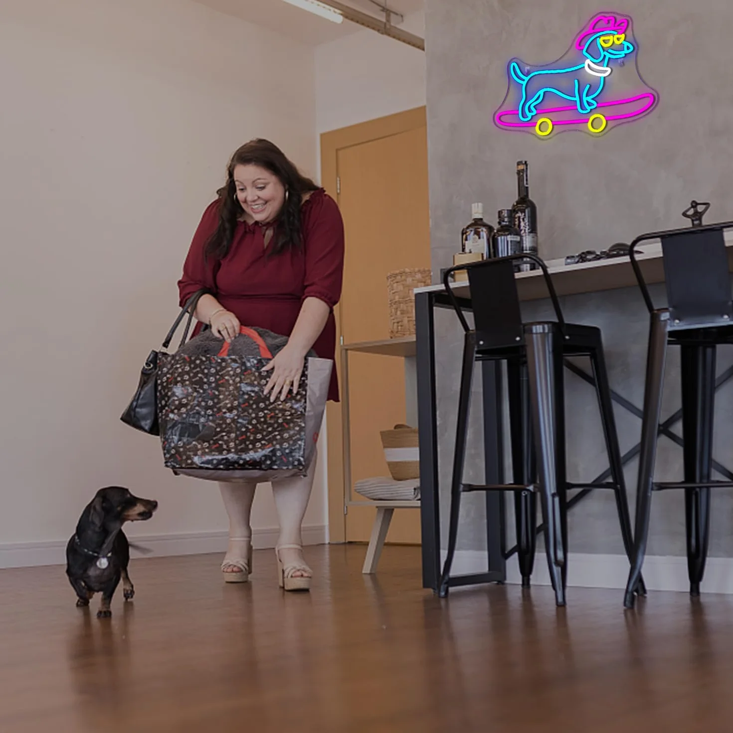 Looklight Neonowy znak dla psa na deskorolce, jamnik, kolorowe znaki LED z przełącznikiem ściemniania, uroczy szczeniak w kowbojskim kapeluszu, neonowe znaki świetlne do sypialni, sklepu zoologicznego