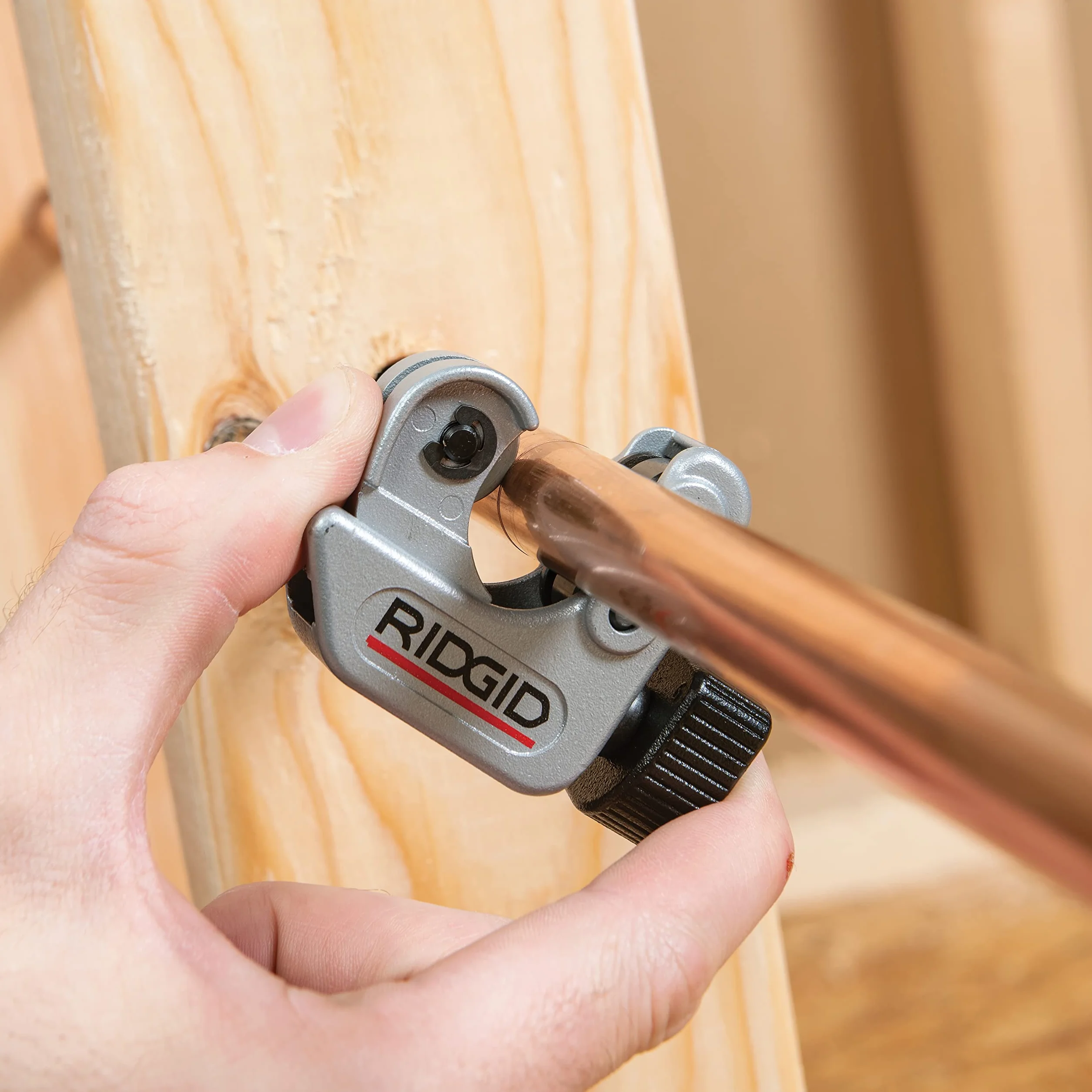 RIDGID 40617 model 101 mini obcinak do rur do wąskich obszarów roboczych, obcinak do rur od 6 mm do 28 mm