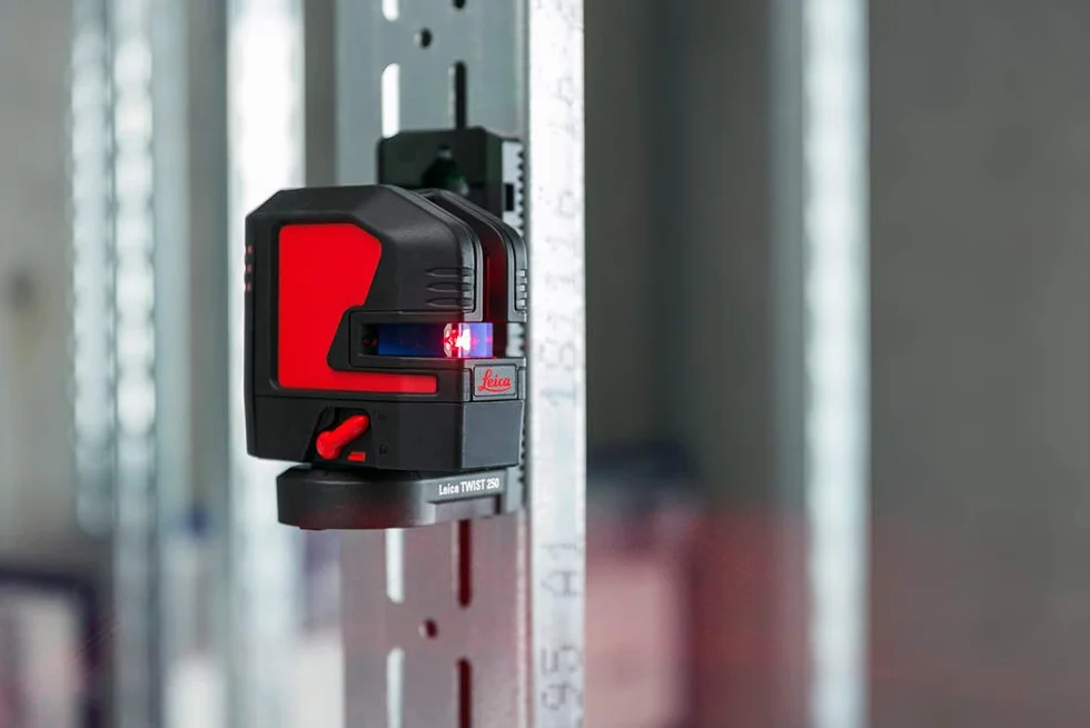 Leica Lino L2 – laser krzyżowy z akumulatorem litowo-jonowym i innowacyjnym adapterem magnetycznym