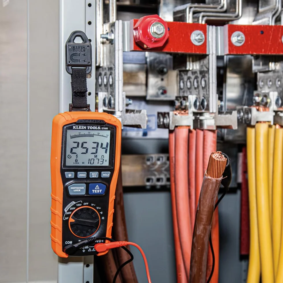 Megaomierz, miernik rezystancji izolacji, rezystor 4000 megaomów, napięcie testowe 125 V/250 V/500 V/1000 V, Klein Tools ET600