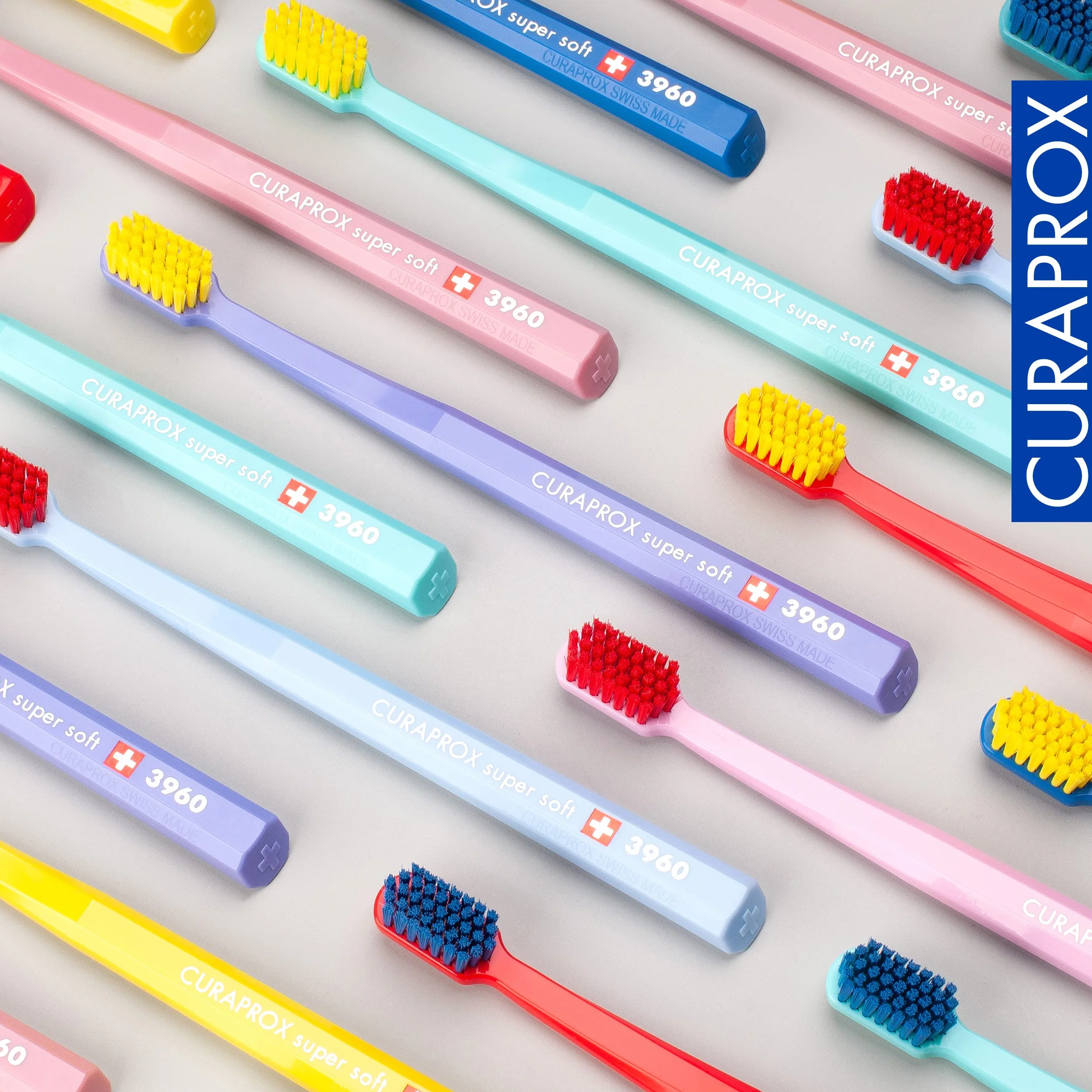 Curaprox CS 3960 Super Miękka Szczoteczka do zębów-Pielęgnacja dziąseł i zębów dla dorosłych/Super Miękkie włókna Curen® / różne kolory, pojedyncze opakowanie/Made in Switzerland