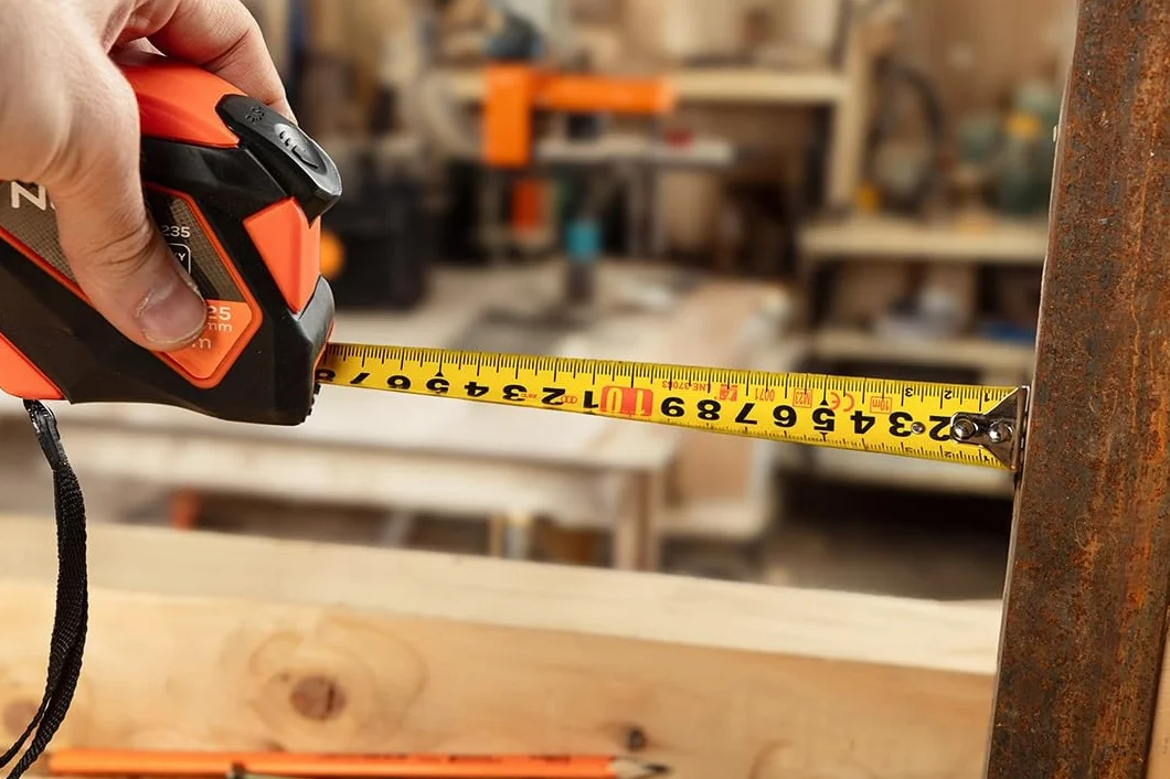 NEO TOOLS Profesjonalna taśma miernicza 3 m – nylonowa taśma stalowa – haczyki magnetyczne – przyciski zatrzymania – automatyczne zatrzymywanie taśmy – szerokość taśmy 16 mm – dokładność MID