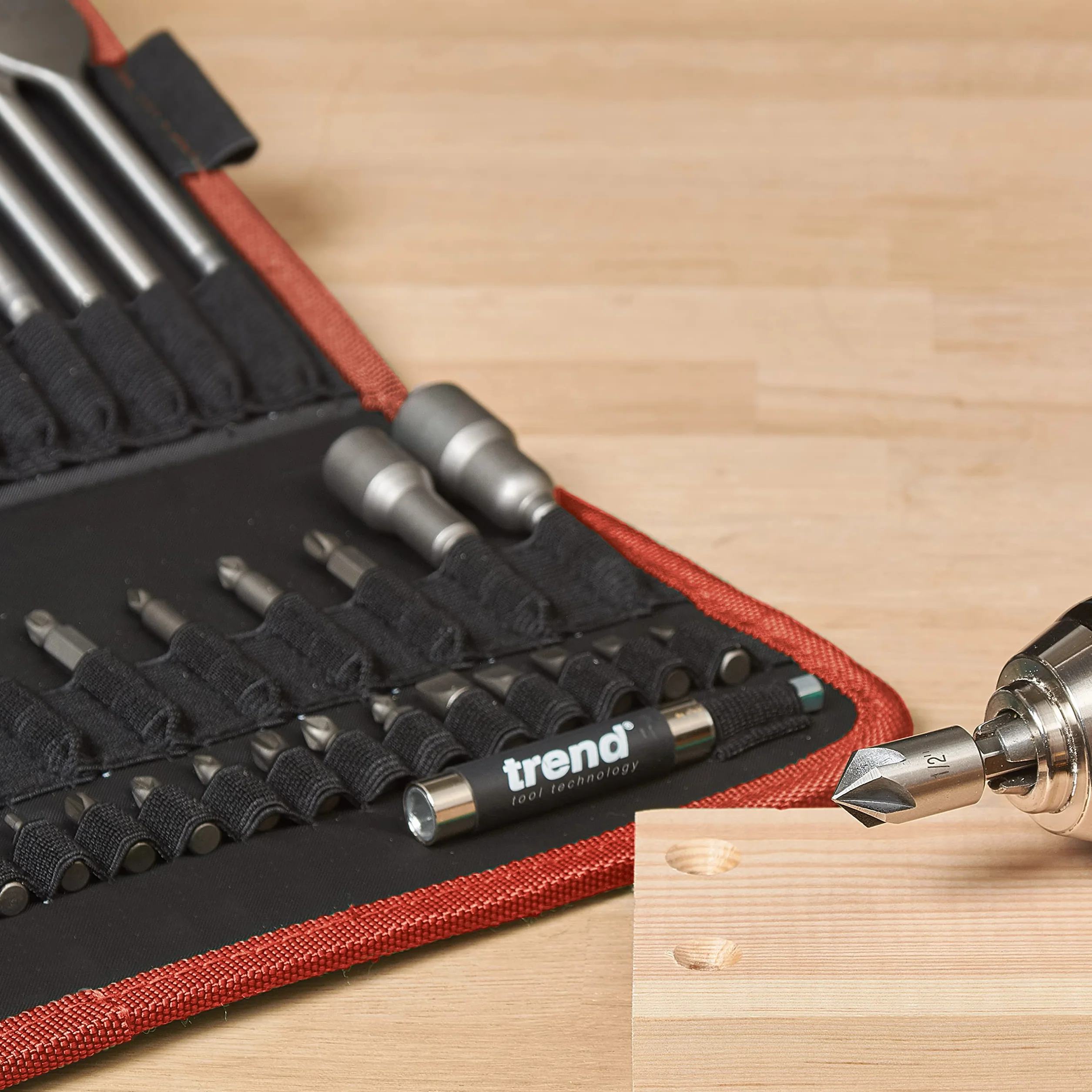 Trend Quick Release 60-częściowy zestaw w uchwycie narzędziowym, zawiera zestaw końcówek do wkrętarek do różnych typów śrub, QR/SET/2