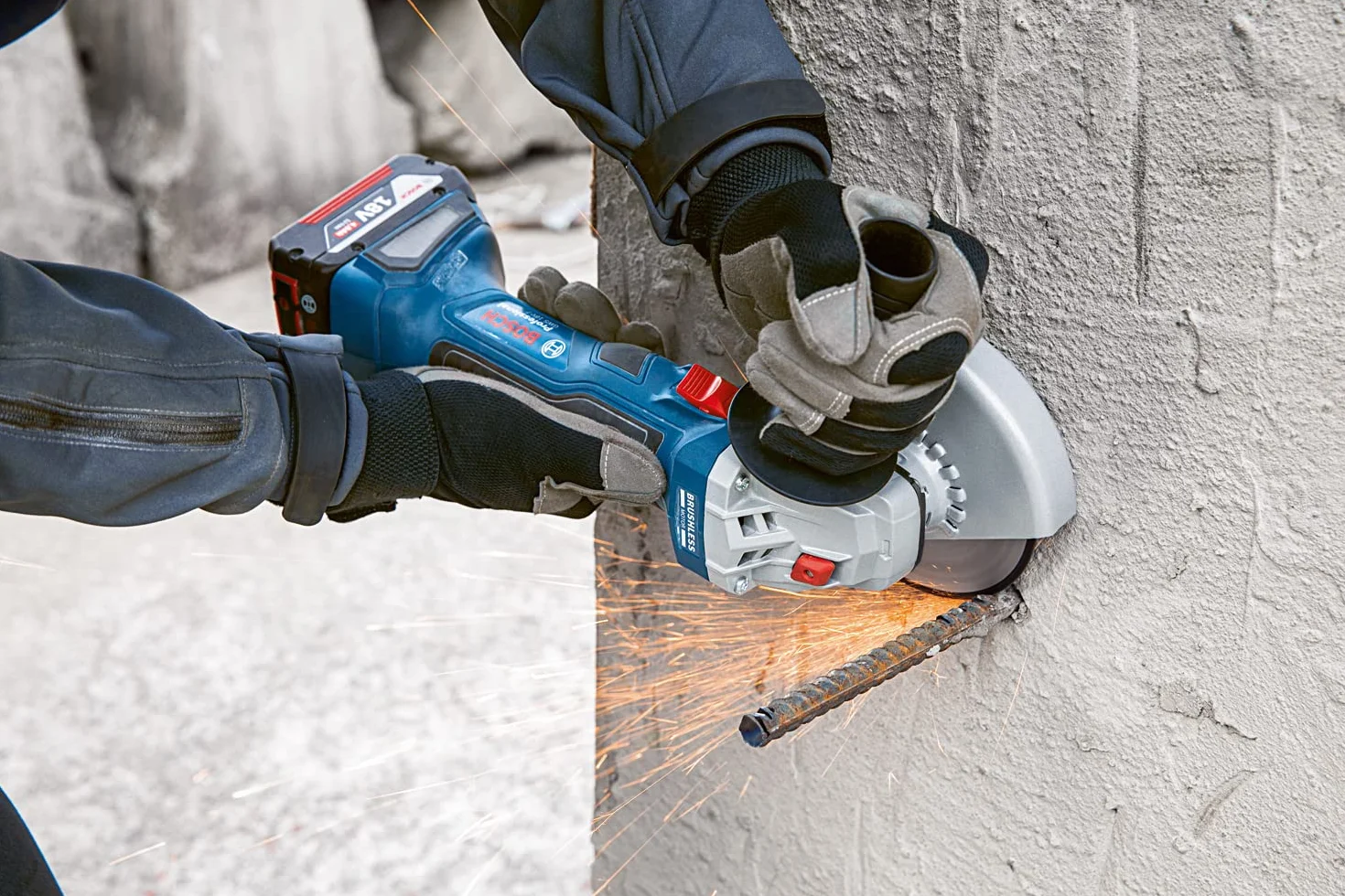 Bosch Professional system 18V: zestaw GWS 18V-7 + GBH 18V-22 (2 akumulatory GBA 18V 4.0Ah, ładowarka GAL 18V-40, torba narzędziowa)