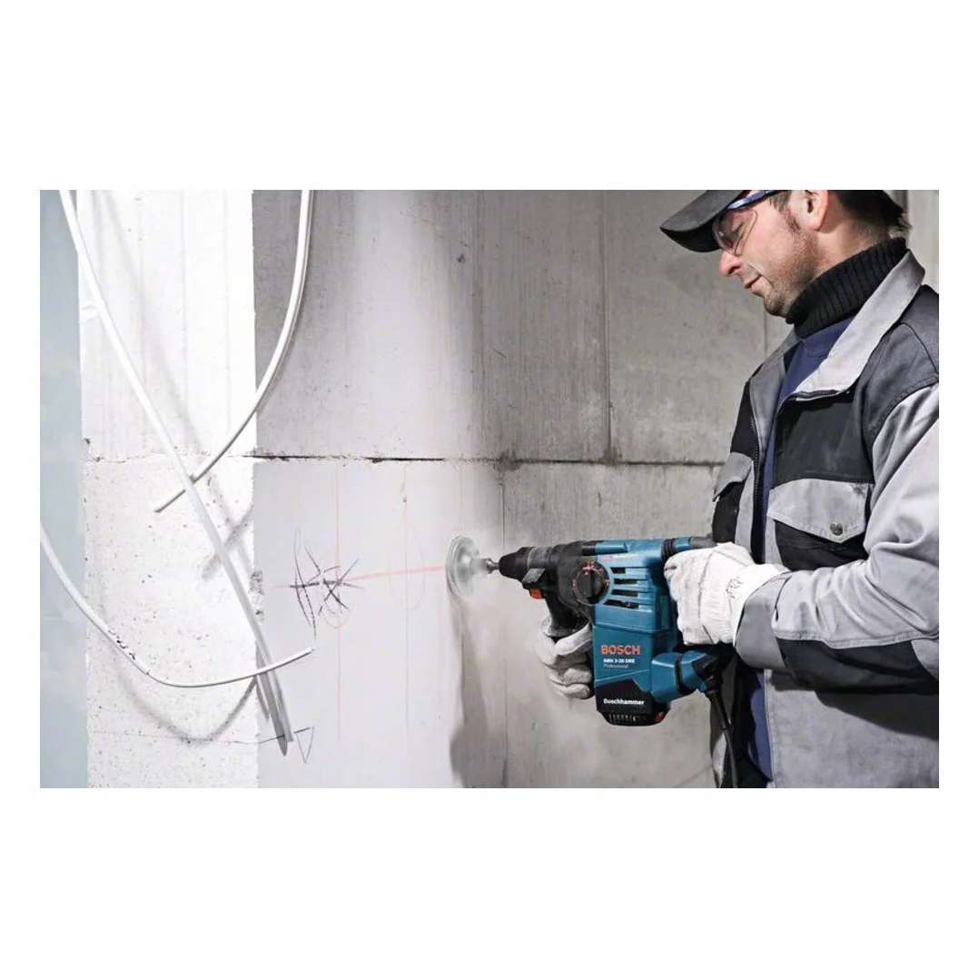 Bosch Professional: młot udarowo-obrotowy GBH 3-28 DRE (rękojeść dodatkowa, ogranicznik głębokości 210 mm, smar w tubie, sukno maszynowe, walizka)