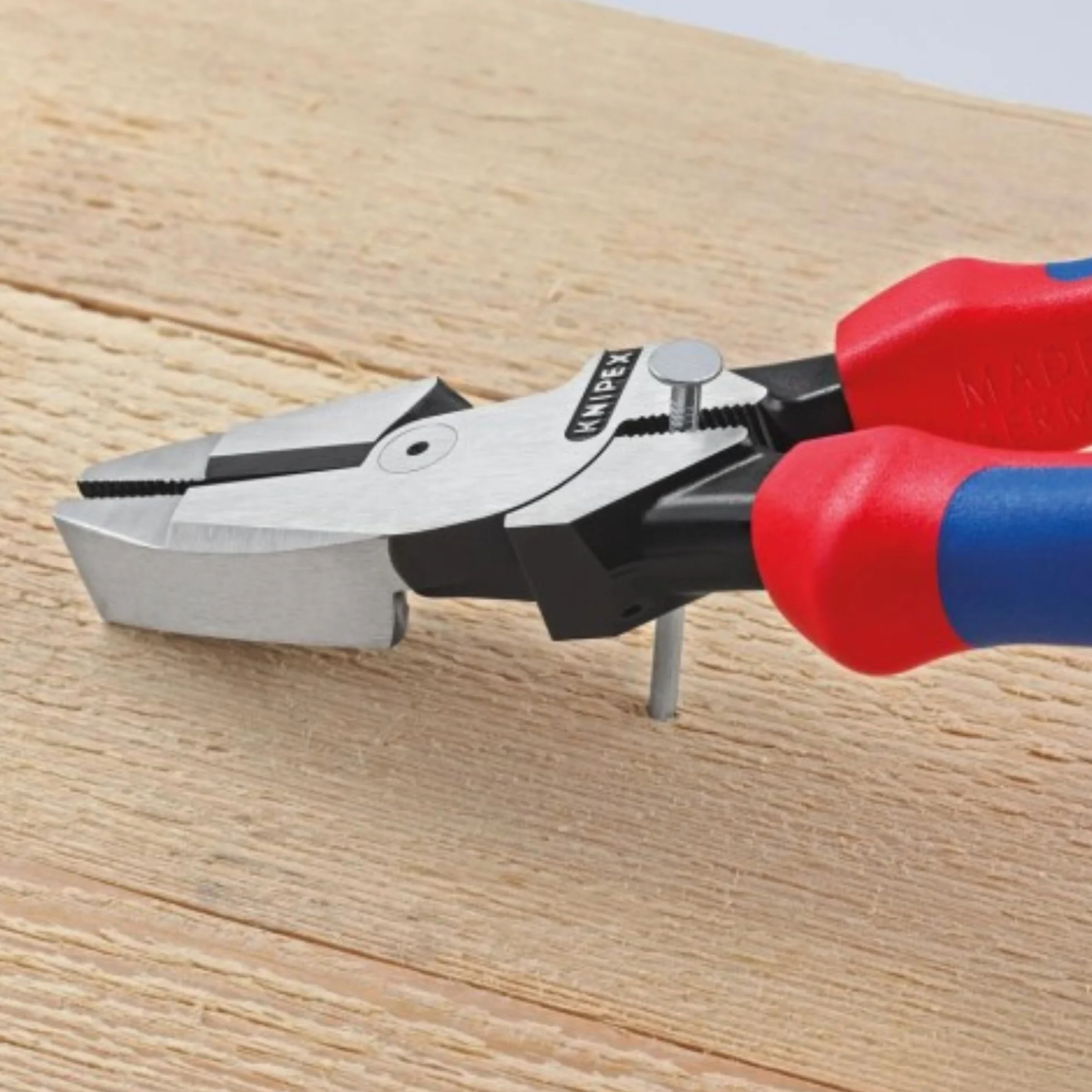KNIPEX Szczypce uniwersalne o zwiększonym przełożeniu Lineman's" model amerykański w opakowaniu z zawieszką, 09 02 240 SB