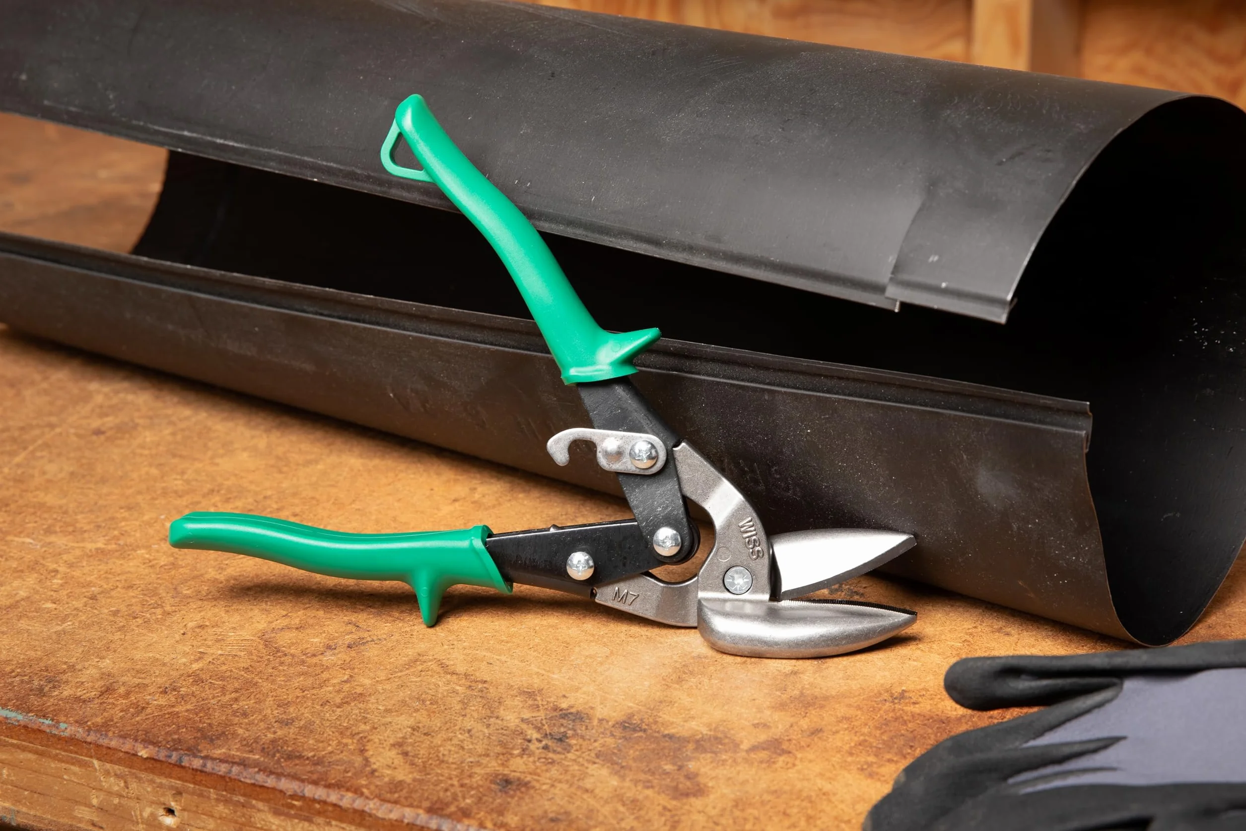 Wiss M7R 235 mm / 9-1/10.2 cm MetalMaster Offset Snip z ergonomicznymi, antypoślizgowymi uchwytami z jednego materiału zapewniają doskonałą kontrolę - zielony