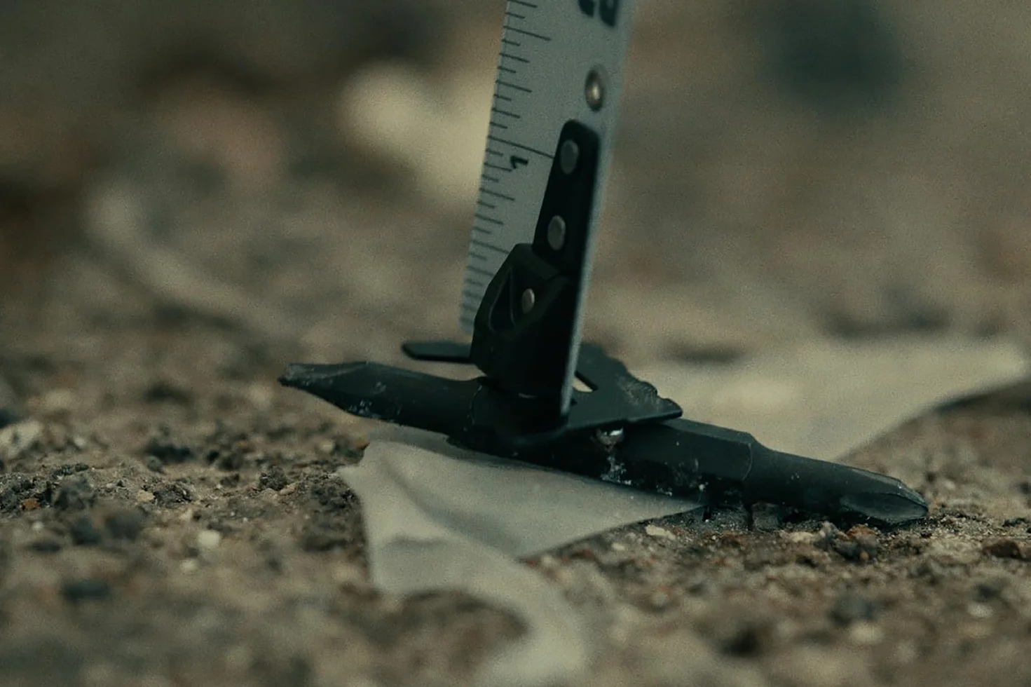 Spec Ops Tools Taśma magnetyczna z serii Elite, dwustronne ostrze 3,6 cm, zawiera oznaczenia ułamkowe, 30 m wyróżniających się, obudowa kompozytowa klasy wojskowej, 3% przekazane weteranom