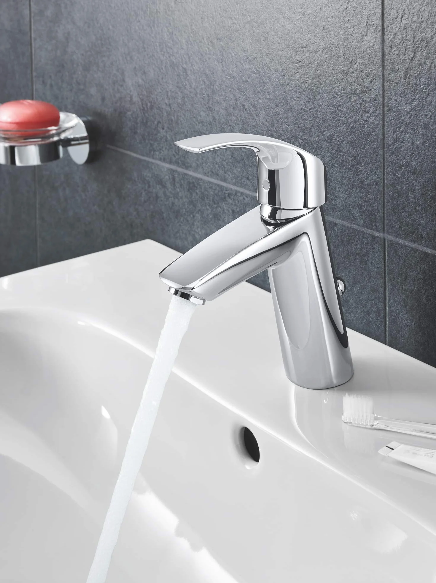 GROHE Eurosmart - Bateria umywalkowa z zestawem odpływowym (średnio wysoka wylewka, metalowa dźwignia, technologia oszczędzania wody, głowica ceramiczna 28 mm, króćce 3/8 cala), rozmiar 169 mm, chrom
