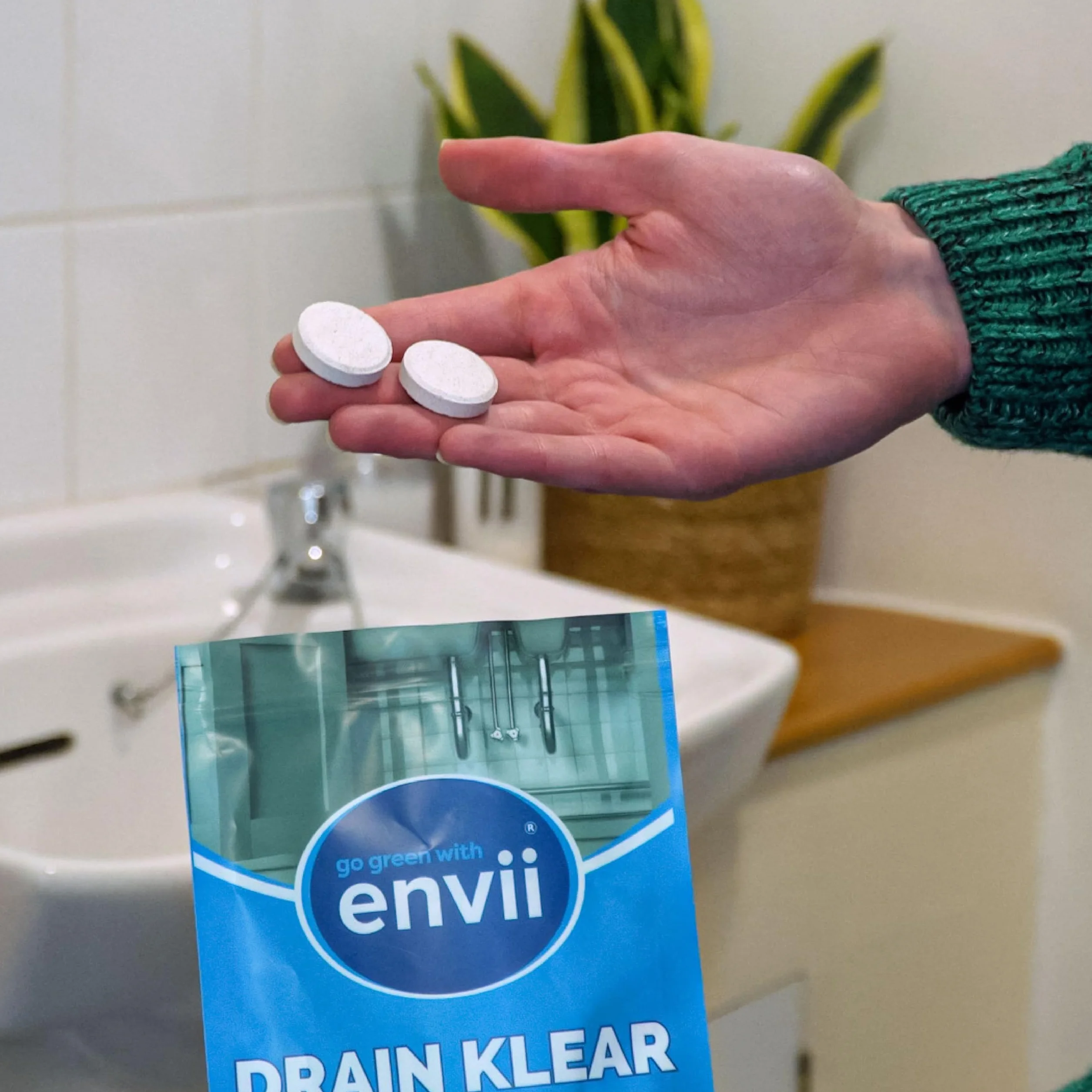 envii Klear odpływowy - naturalny enzymatyczny środek do czyszczenia odpływu, mocny odblokowywacz zlewu kuchennego do rur, eliminuje nieprzyjemny zapach i usuwa zatkane odpływy, bezpieczne dla szamba