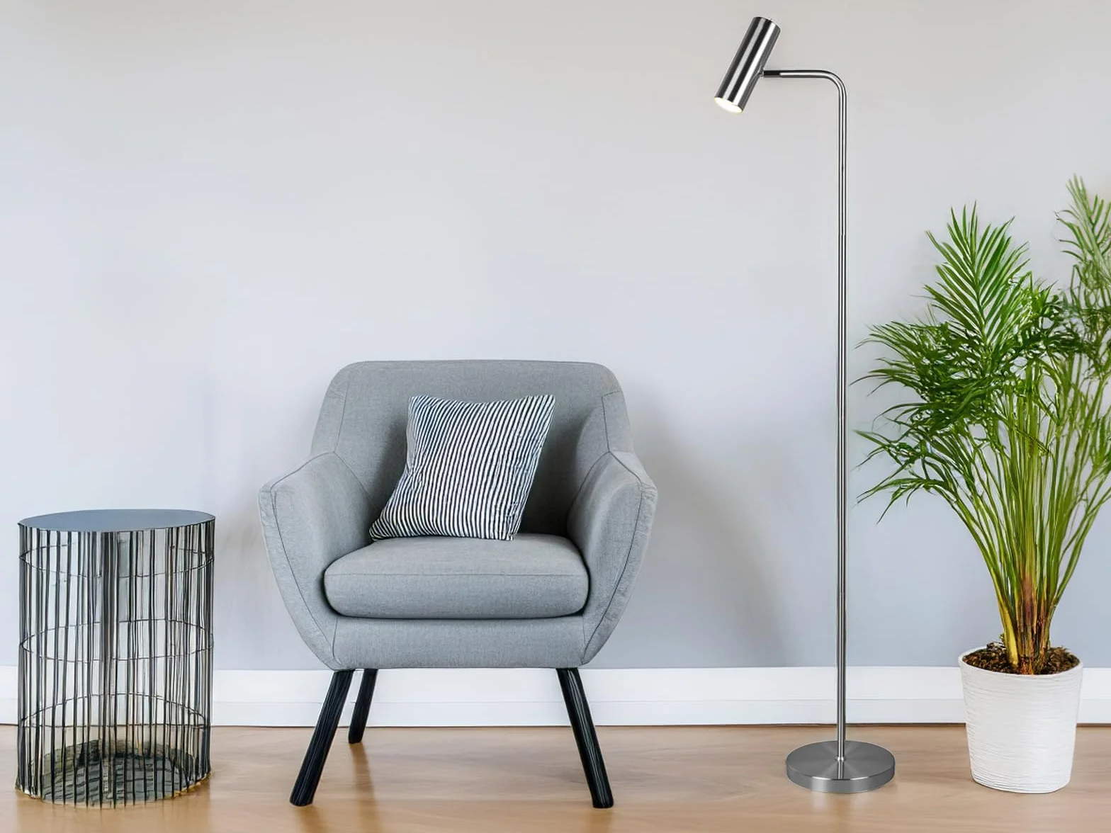 meineWunschleuchte Lampa stojąca z metalu w kolorze srebrnym matowym z regulowanym reflektorem, wysokość 151 cm