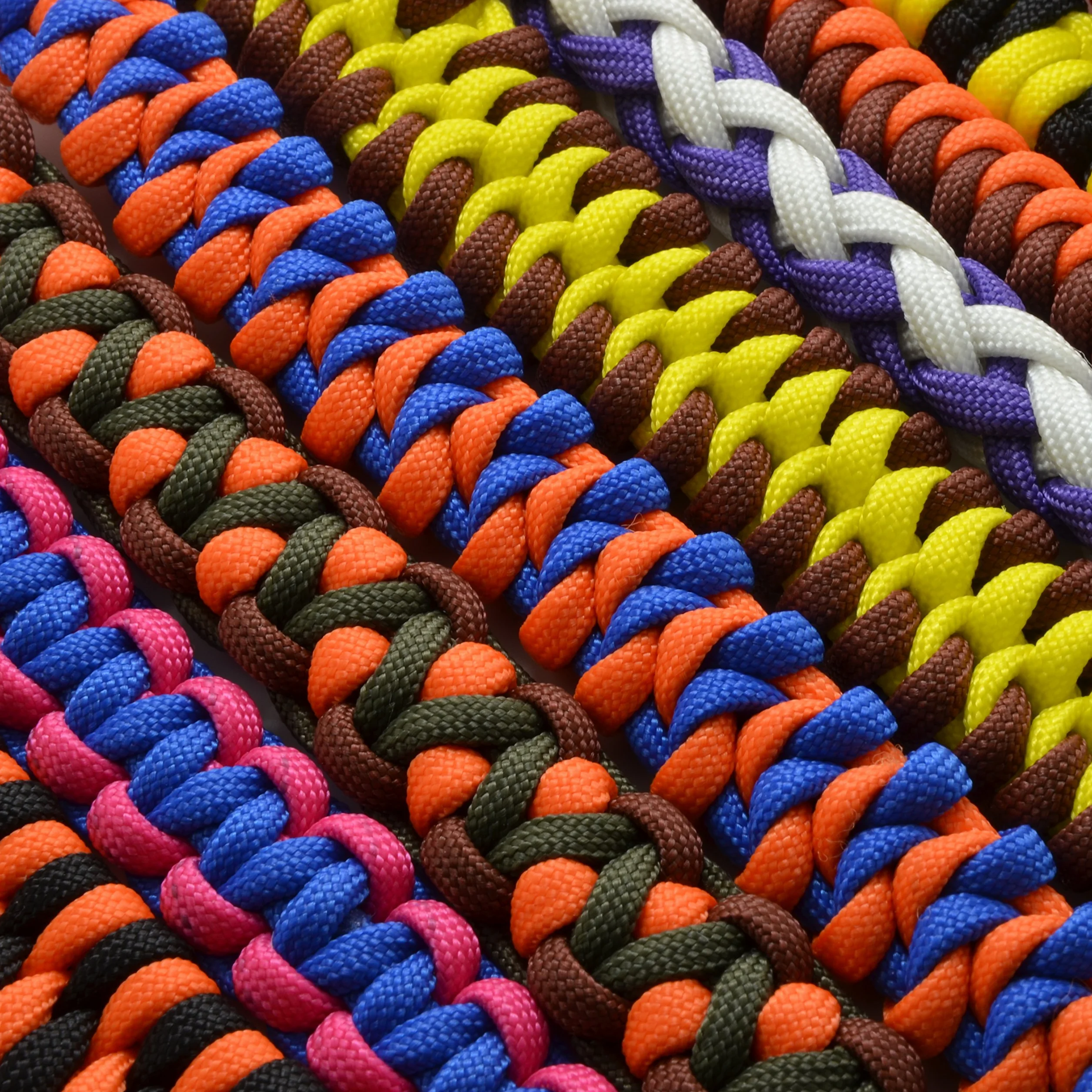 Ganzoo Paracord 550 typ 3 4 mm, linka survivalowa czerwona 15 m, nylonowy oplot odporny na rozdarcie, 7 rdzeni, do biwakowania, wiązania ekwipunku, rękodzieła i smyczy