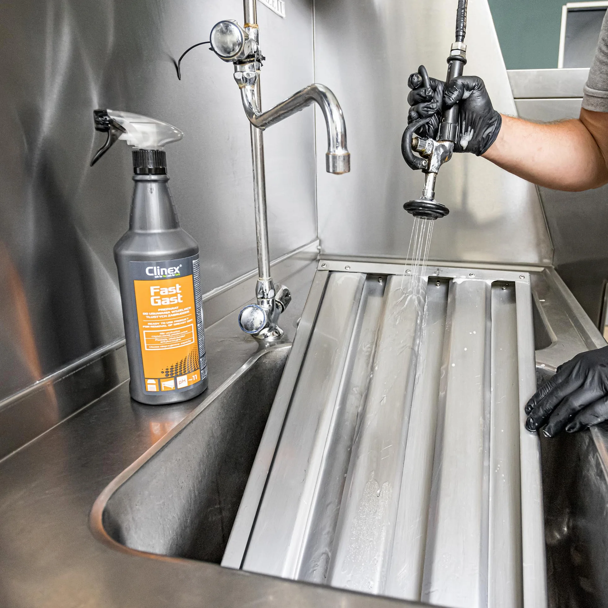 Clinex środek do usuwania tłuszczu "Fast Gast" 1 l w sprayu, skuteczny środek czyszczący do kuchni, odtłuszczacz o pięknym zapachu, wydajny środek czyszczący