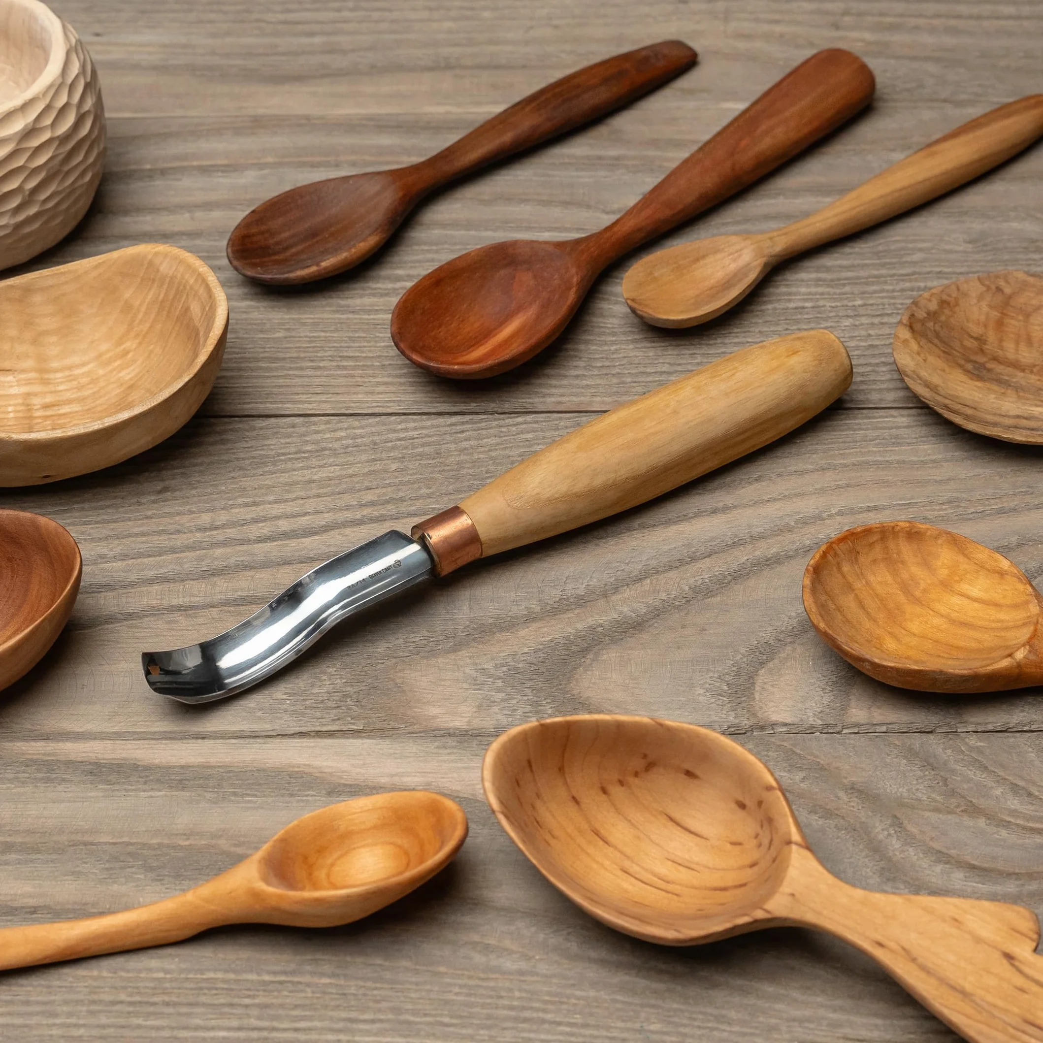 BeaverCraft, zakrzywione dłuto do rzeźbienia w drewnie K8a/14 1,4 cm - narzędzia do rzeźbienia łyżek - ręczne dłuto do obróbki drewna, kompaktowy nóż do rzeźbienia w drewnie dla początkujących i