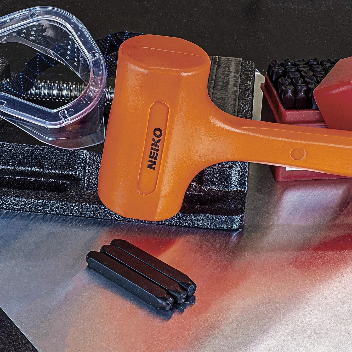 Neiko 02848A 1.4 kg Dead Blow Hammer, neonowy pomarańczowy | formowany unibody | uchwyt w kratkę | odporny na iskry i odbicie