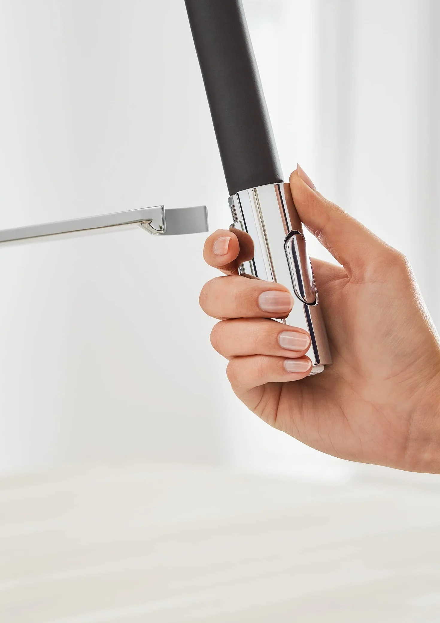 GROHE Feel - profesjonalny kran mieszający do zlewu kuchennego (obrotowa wylewka 360°, wysoka wylewka, 2 opcje natrysku, wkład ceramiczny 28 mm, zintegrowany magnes dokujący, ogony 3/8 cala), rozmiar 510 mm, chromowany, 31489000