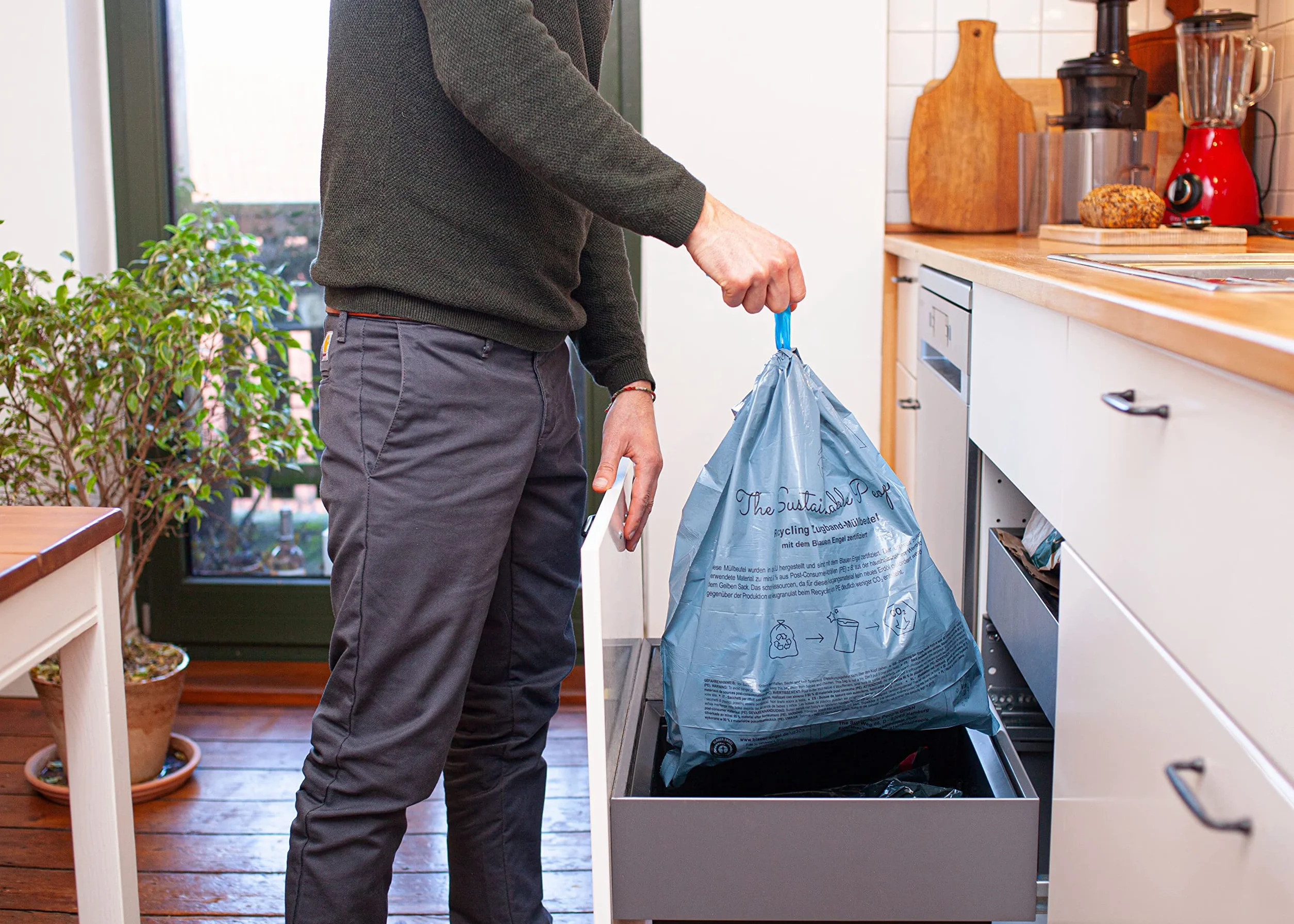 TSP worki na śmieci z recyklingu, 20 l, co najmniej 90% z odpadów pocztowych (PE), certyfikat Niebieski Anioł, bezpieczne i odporne na rozerwanie, do odpadów resztkowych i materiałów wtórnych (20 litrów (15 sztuk)