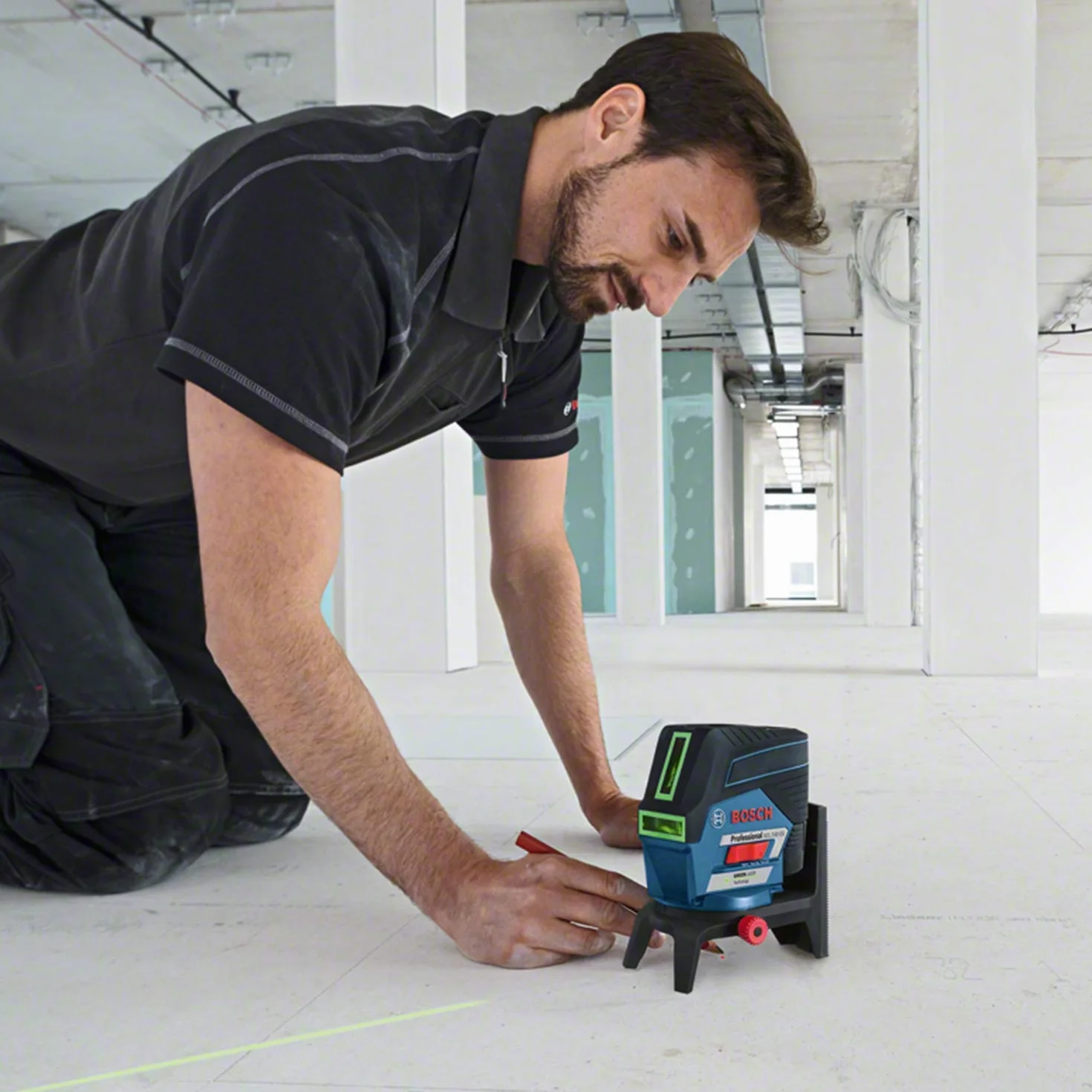 Bosch Professional system 12V: laser wielofunkcyjny GCL 2-50 CG (1 akumulator GBA 12V 2.0Ah, ładowarka, zielona wiązka, uchwyt, widzialny zasięg: do 20 m, walizka L-BOXX)
