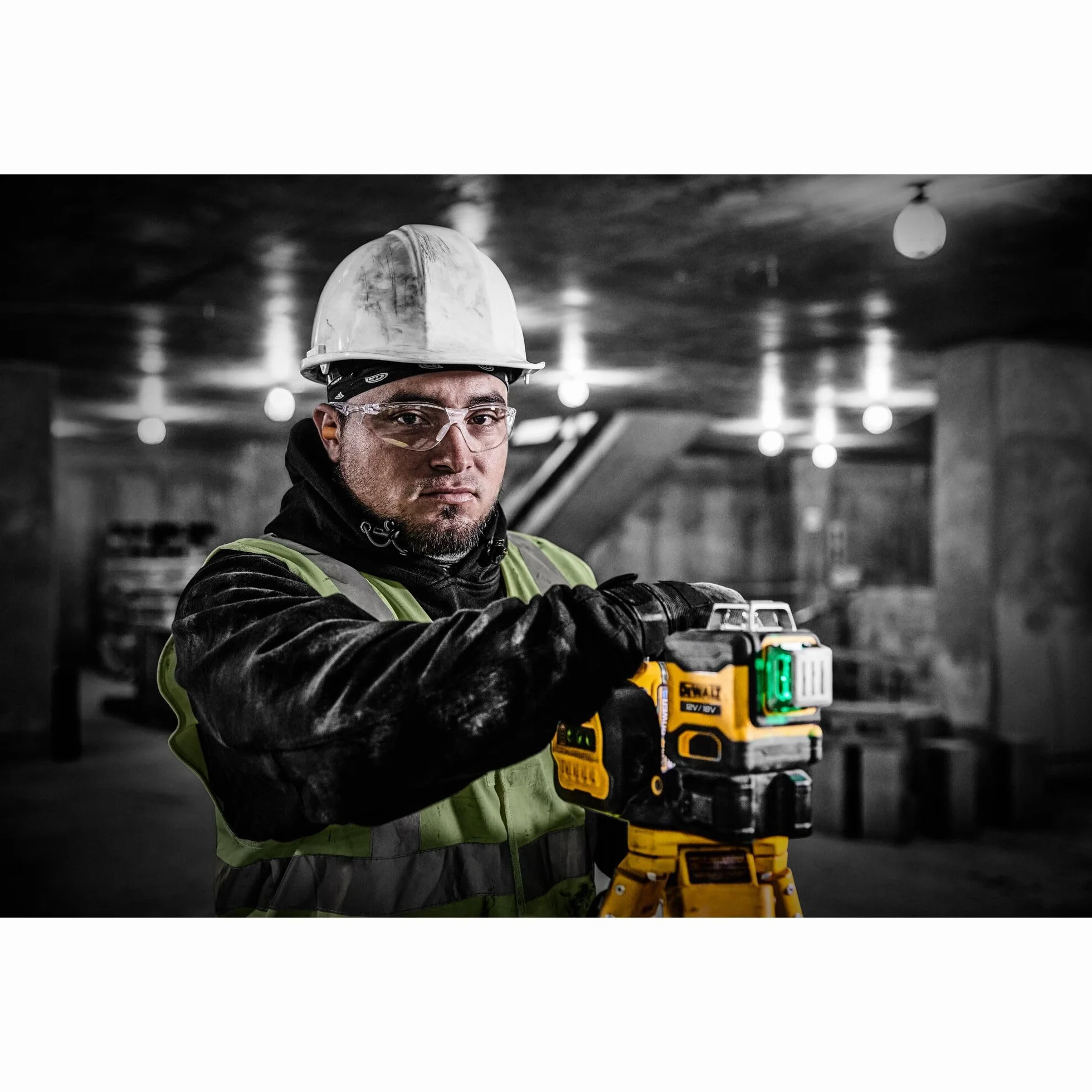 DEWALT DCE089D1G18-QW DCE089D1G18-QW-Poziom 3-liniowy 360° XR 18V/12V Samooczny zielony laser z akumulatorem 18V Li-Ion 2Ah, srebrny